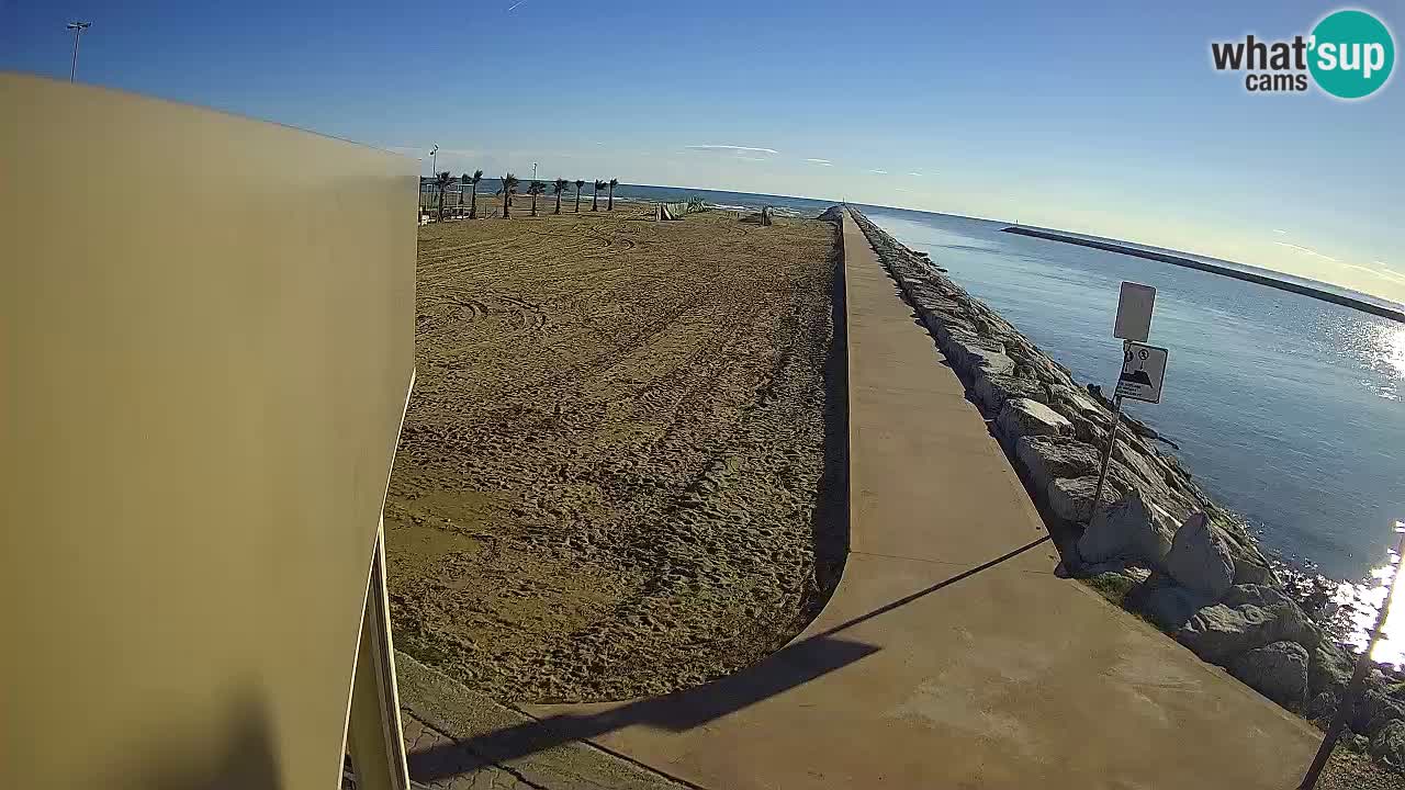 Caorle Pic Nic webcam- Ponente beach near Livenza channel