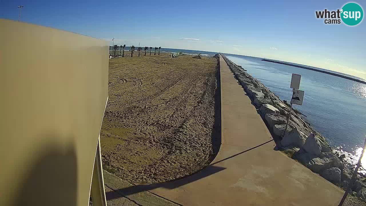 Caorle Pic Nic webcam- Ponente beach near Livenza channel