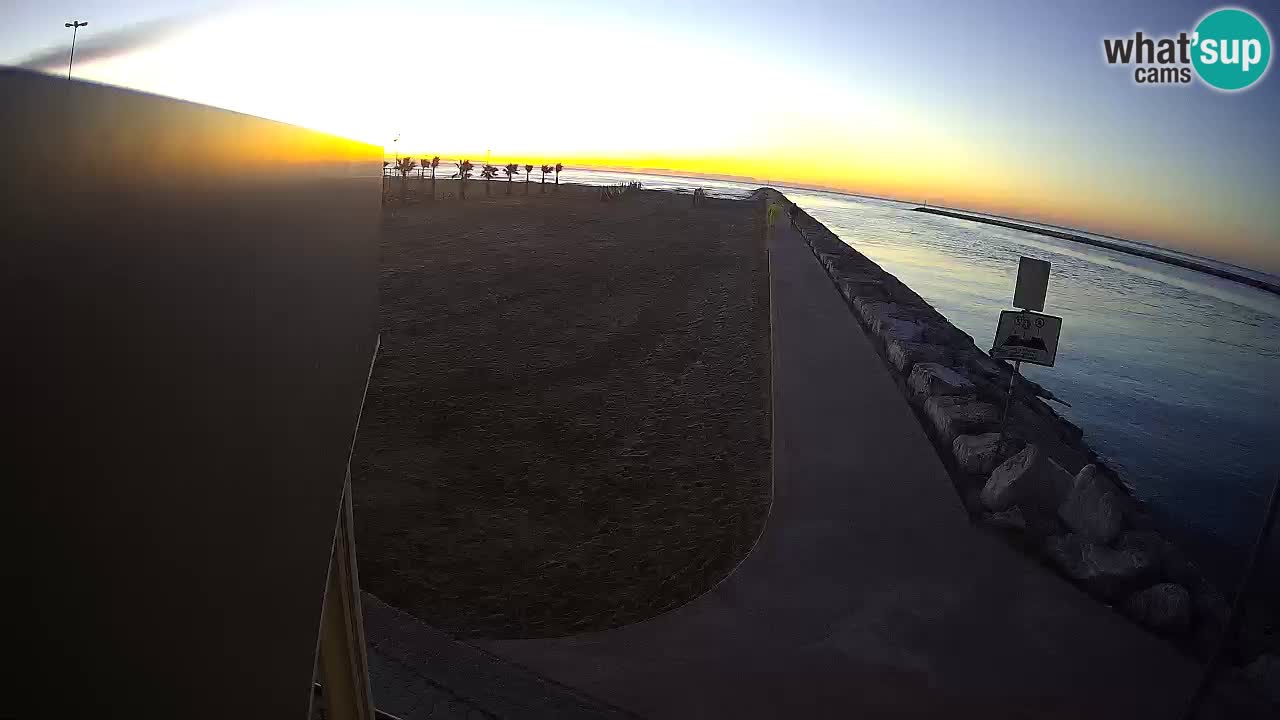 Caorle Pic Nic webcam- Ponente beach near Livenza channel