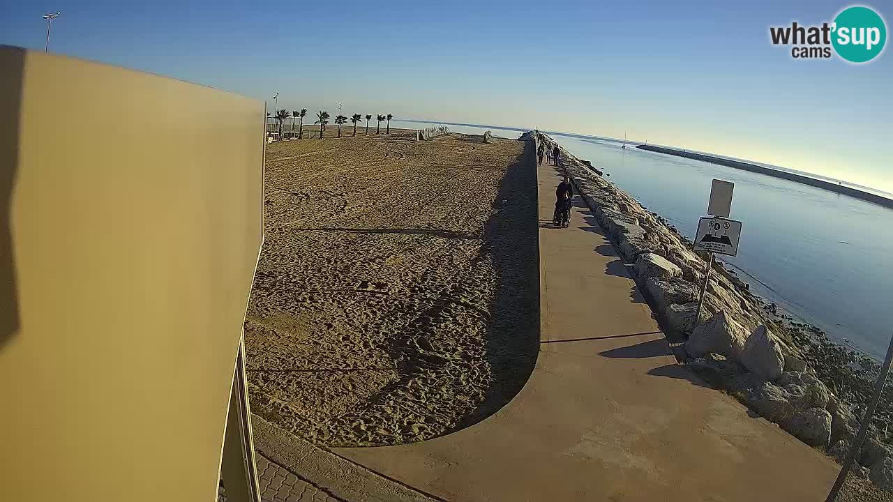 Caorle Pic Nic webcam- Ponente beach near Livenza channel