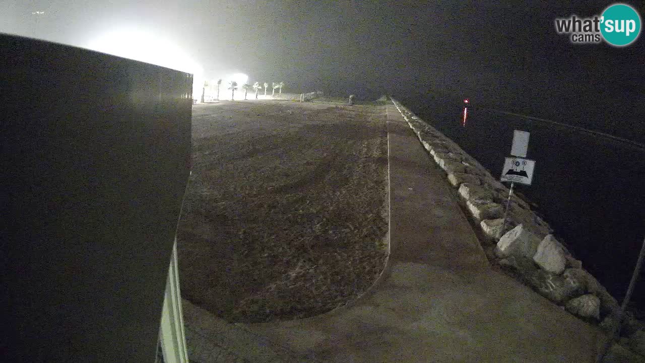 Caorle Pic Nic webcam- Ponente beach near Livenza channel