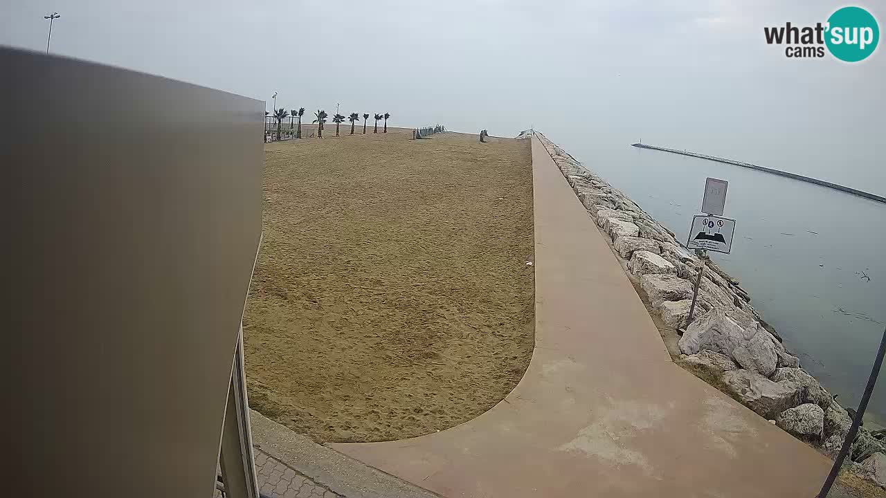 Caorle Pic Nic webcam- Ponente beach near Livenza channel