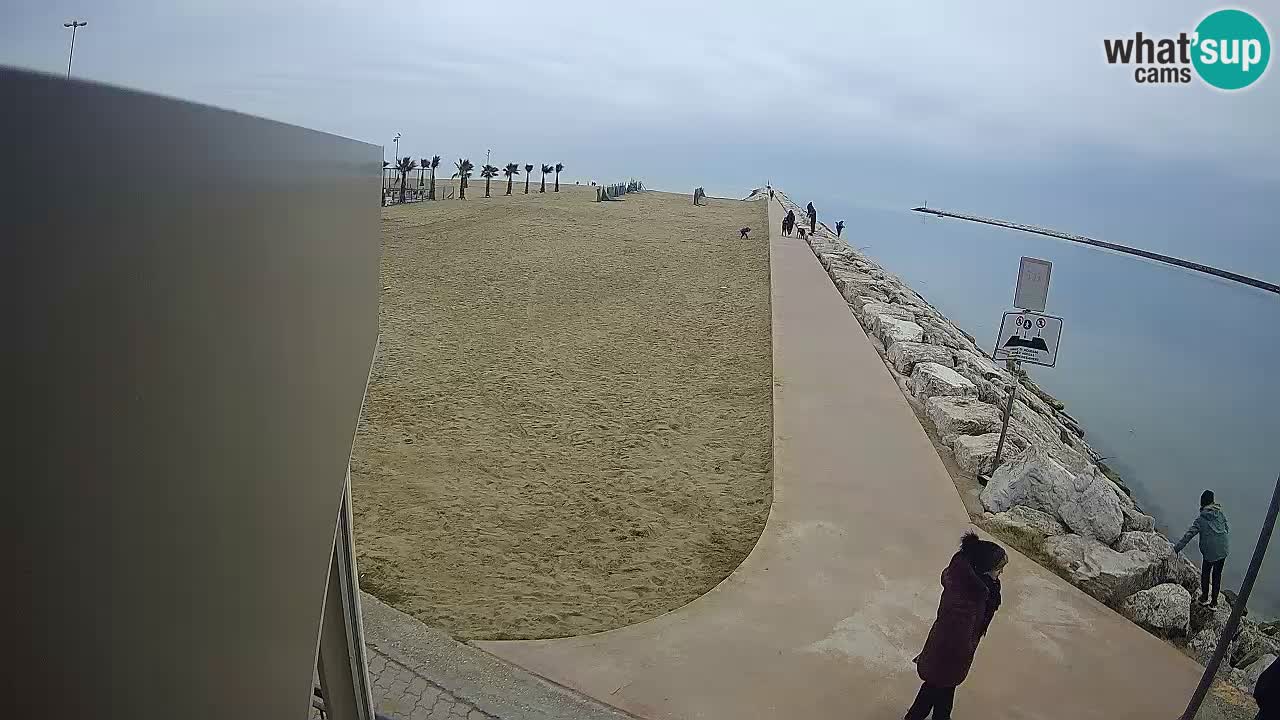 Caorle Pic Nic webcam- Ponente beach near Livenza channel