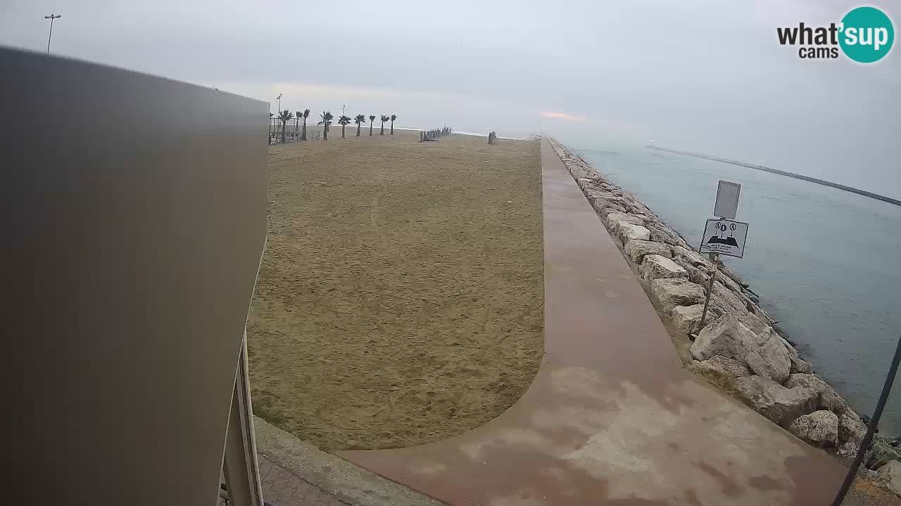 Caorle Pic Nic webcam- Ponente beach near Livenza channel