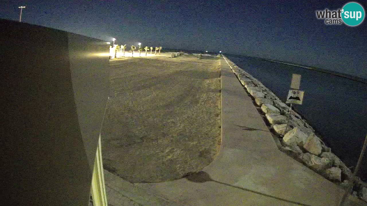 Caorle Pic Nic webcam- Ponente beach near Livenza channel