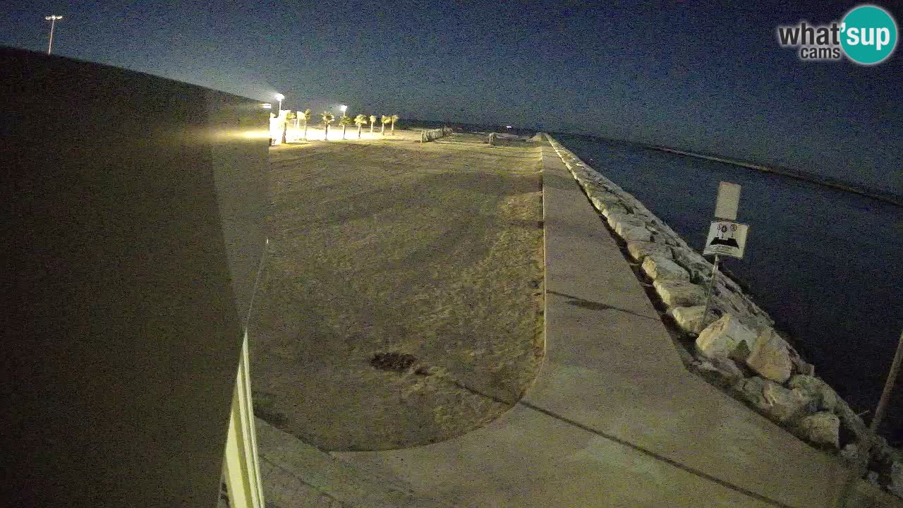 Caorle Pic Nic webcam- Ponente beach near Livenza channel