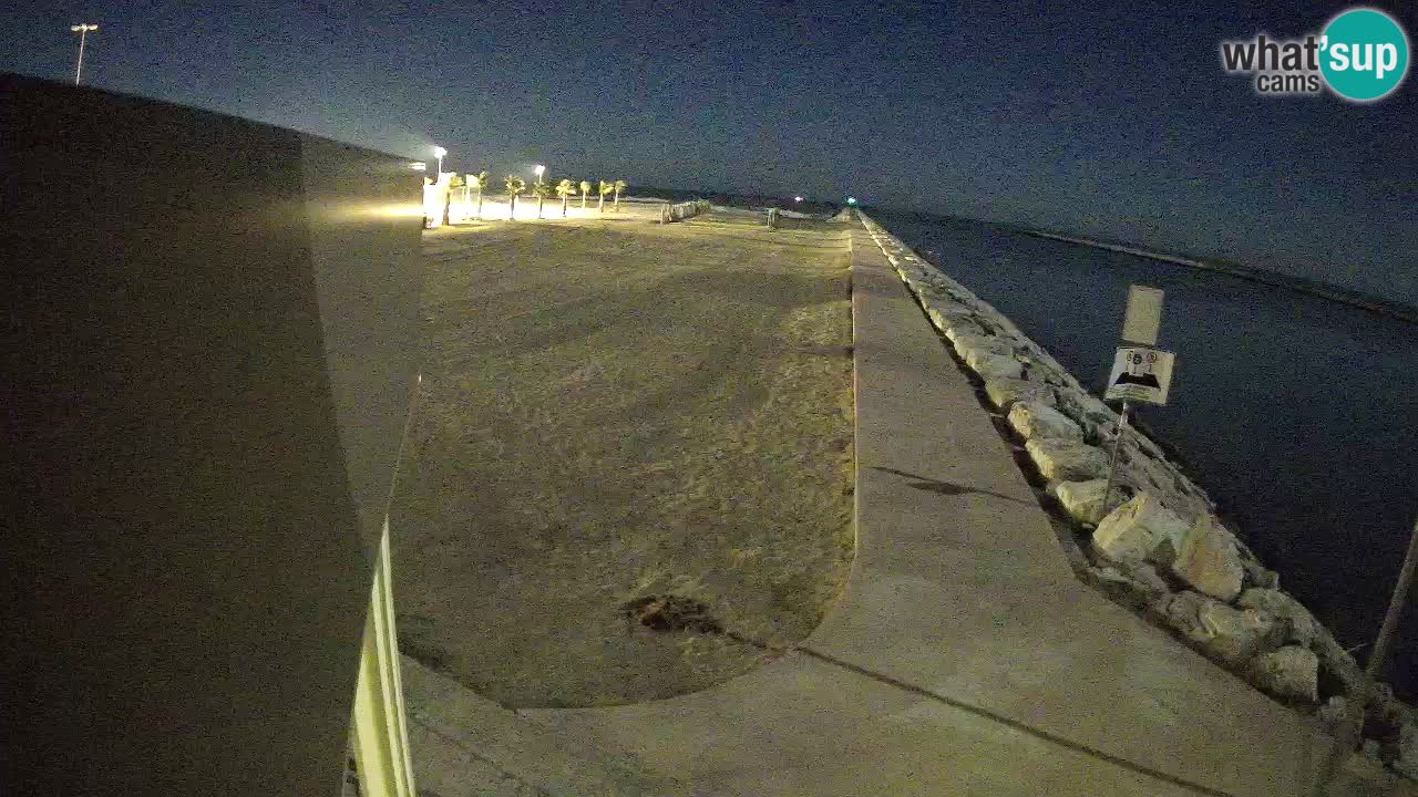 Caorle Pic Nic webcam- Ponente beach near Livenza channel