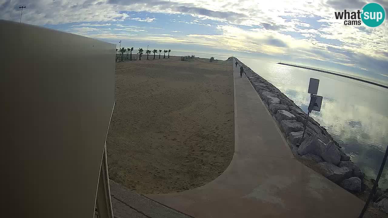 Caorle Pic Nic webcam- Ponente beach near Livenza channel