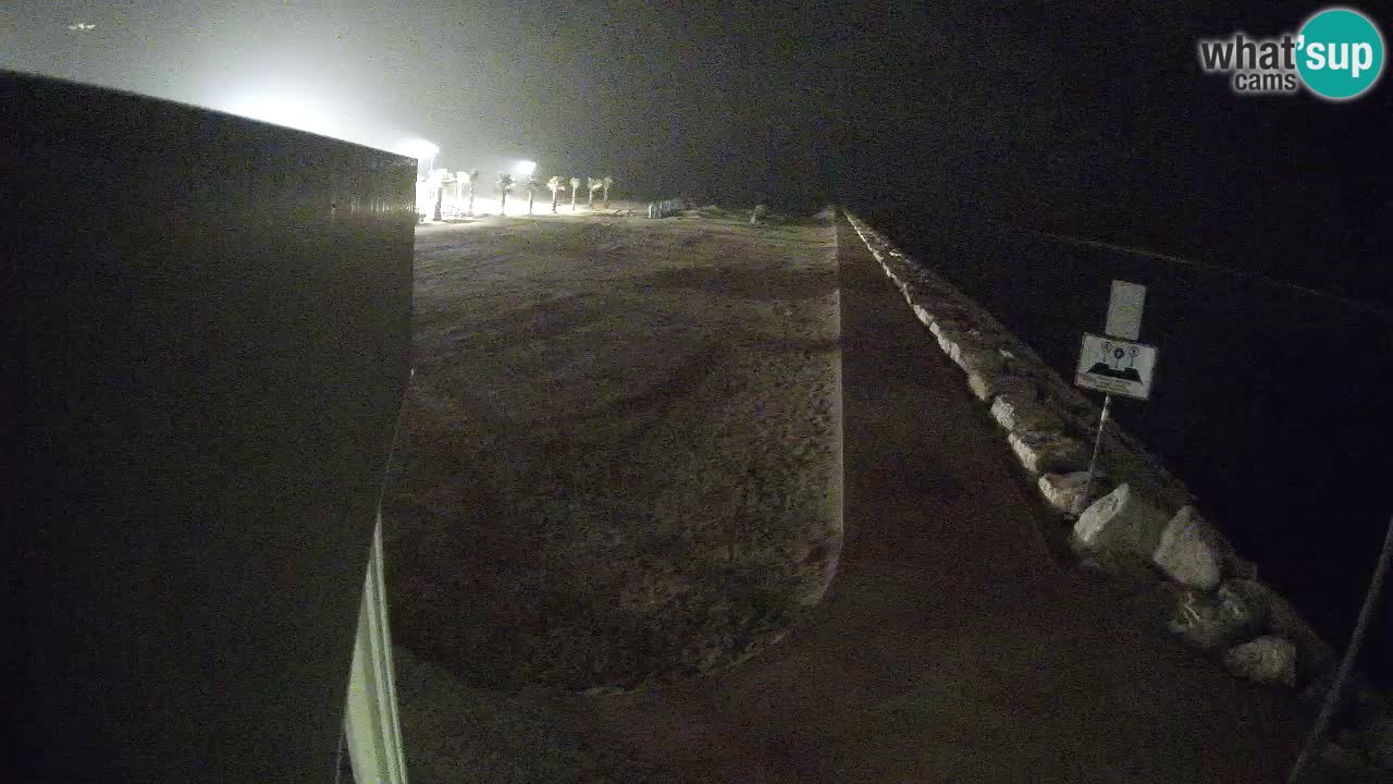 Caorle Pic Nic webcam- Ponente beach near Livenza channel