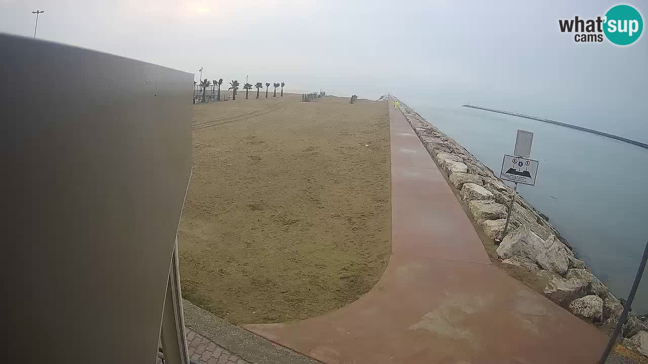 Caorle Pic Nic webcam- Ponente beach near Livenza channel