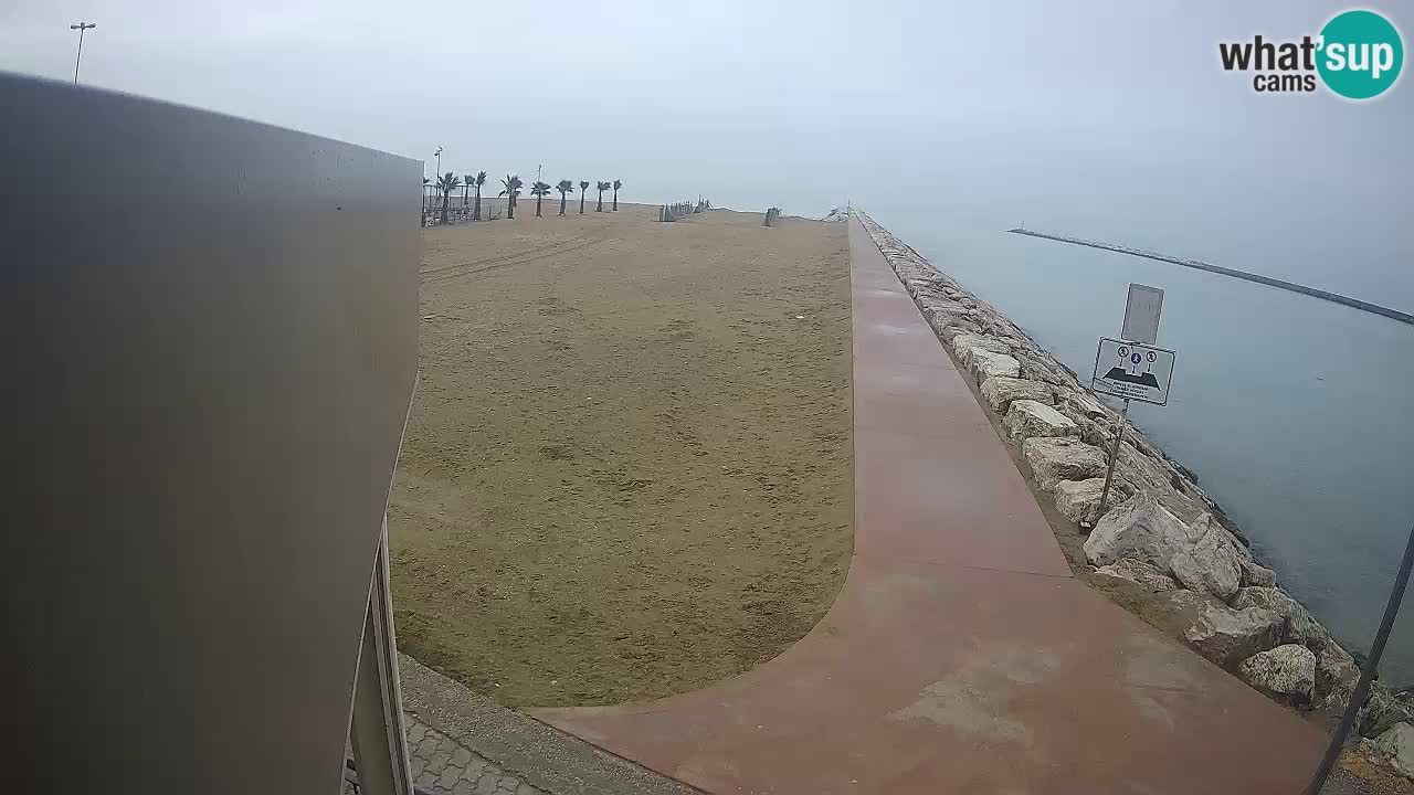 Caorle Pic Nic webcam- Ponente beach near Livenza channel