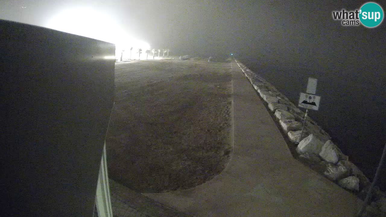 Caorle Pic Nic webcam- Ponente beach near Livenza channel