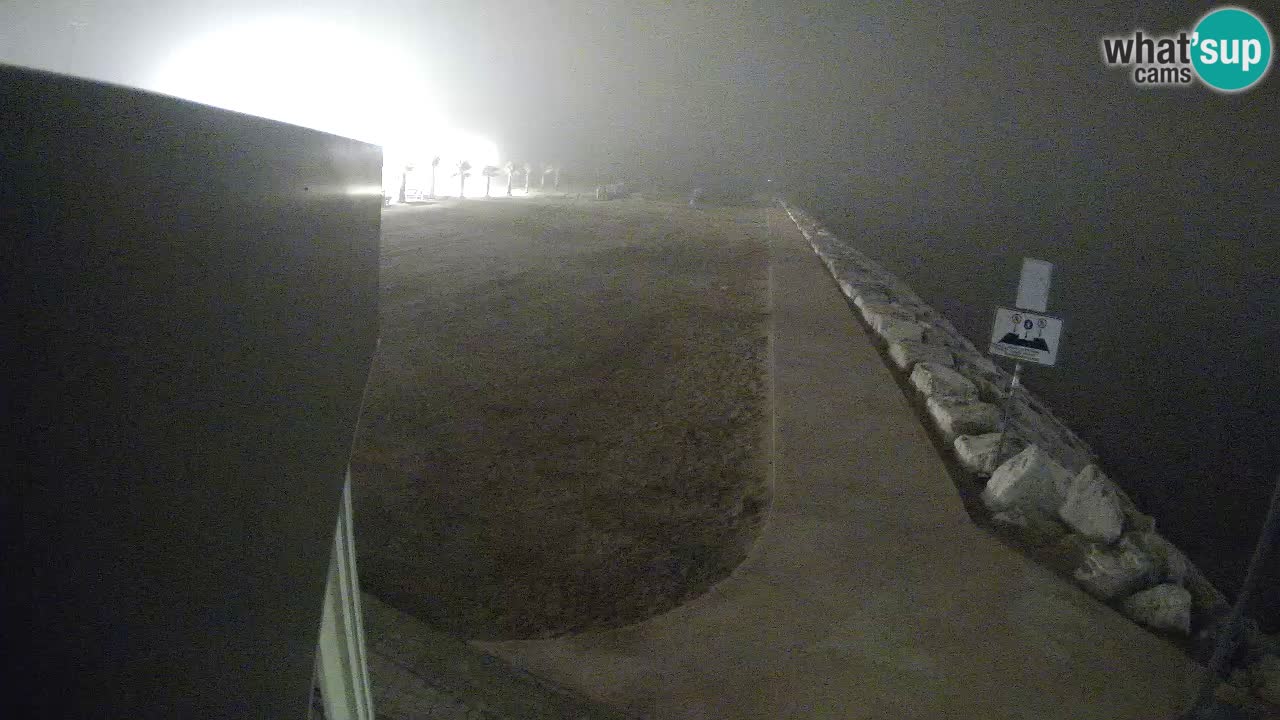 Caorle Pic Nic webcam- Ponente beach near Livenza channel