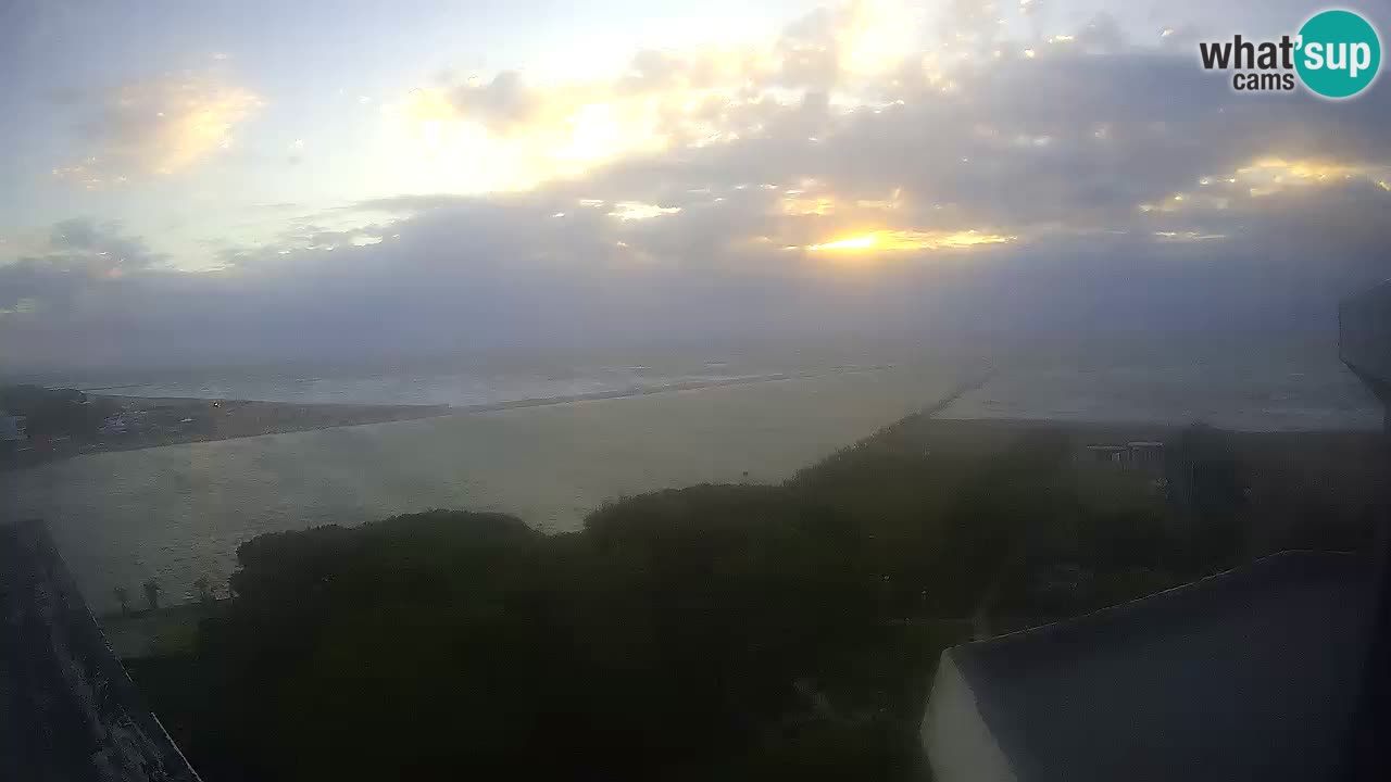 Caorle Pic Nic webcam- Ponente beach near Livenza channel