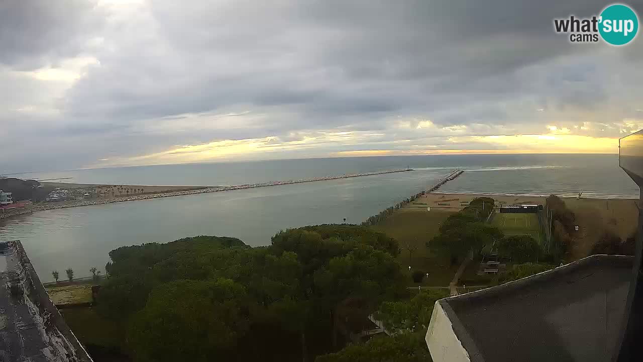 Caorle Pic Nic webcam- Ponente beach near Livenza channel