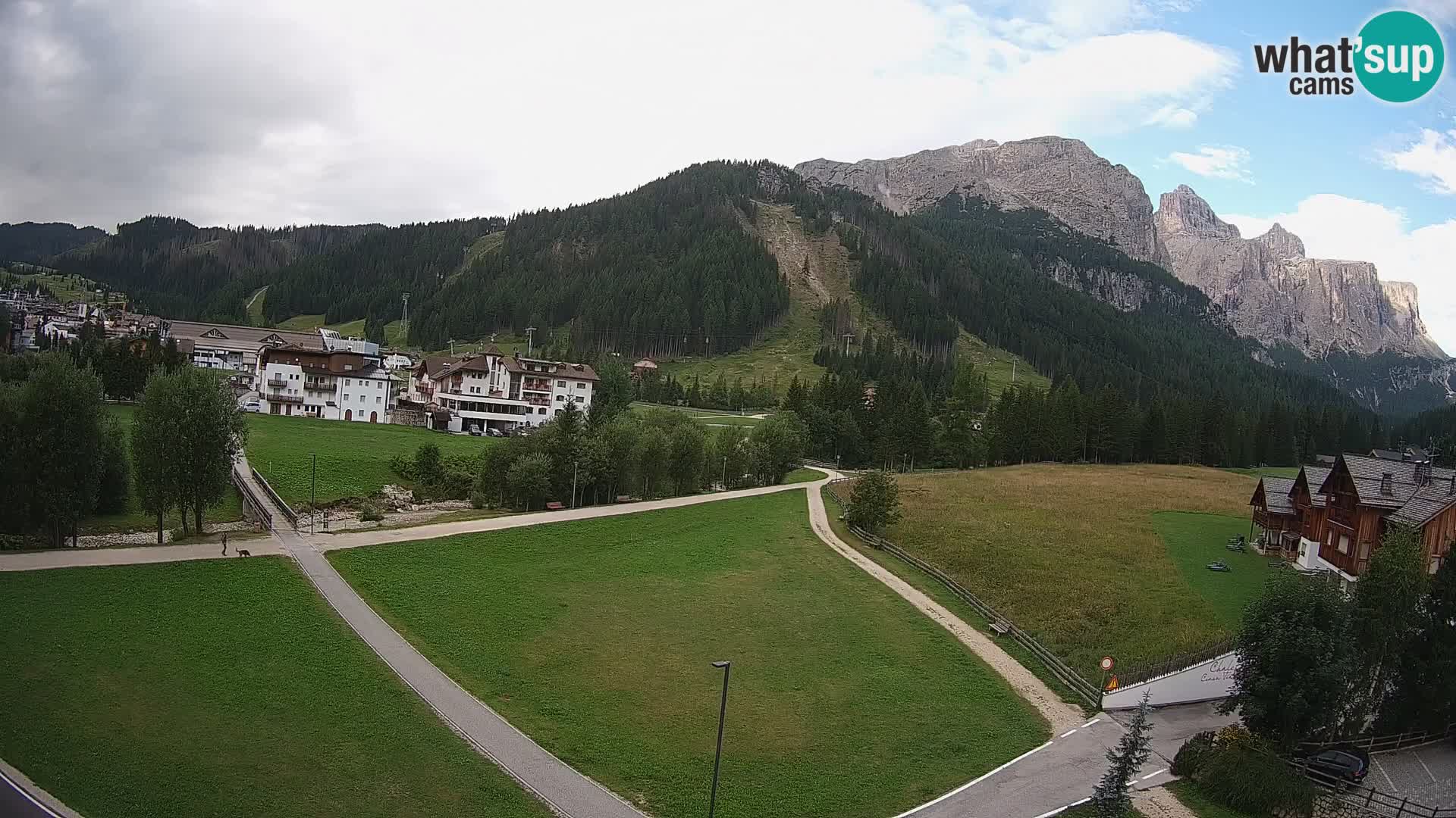 Kamera Corvara: Izjemen pogled na vrhove gorovja Sella v Dolomitih