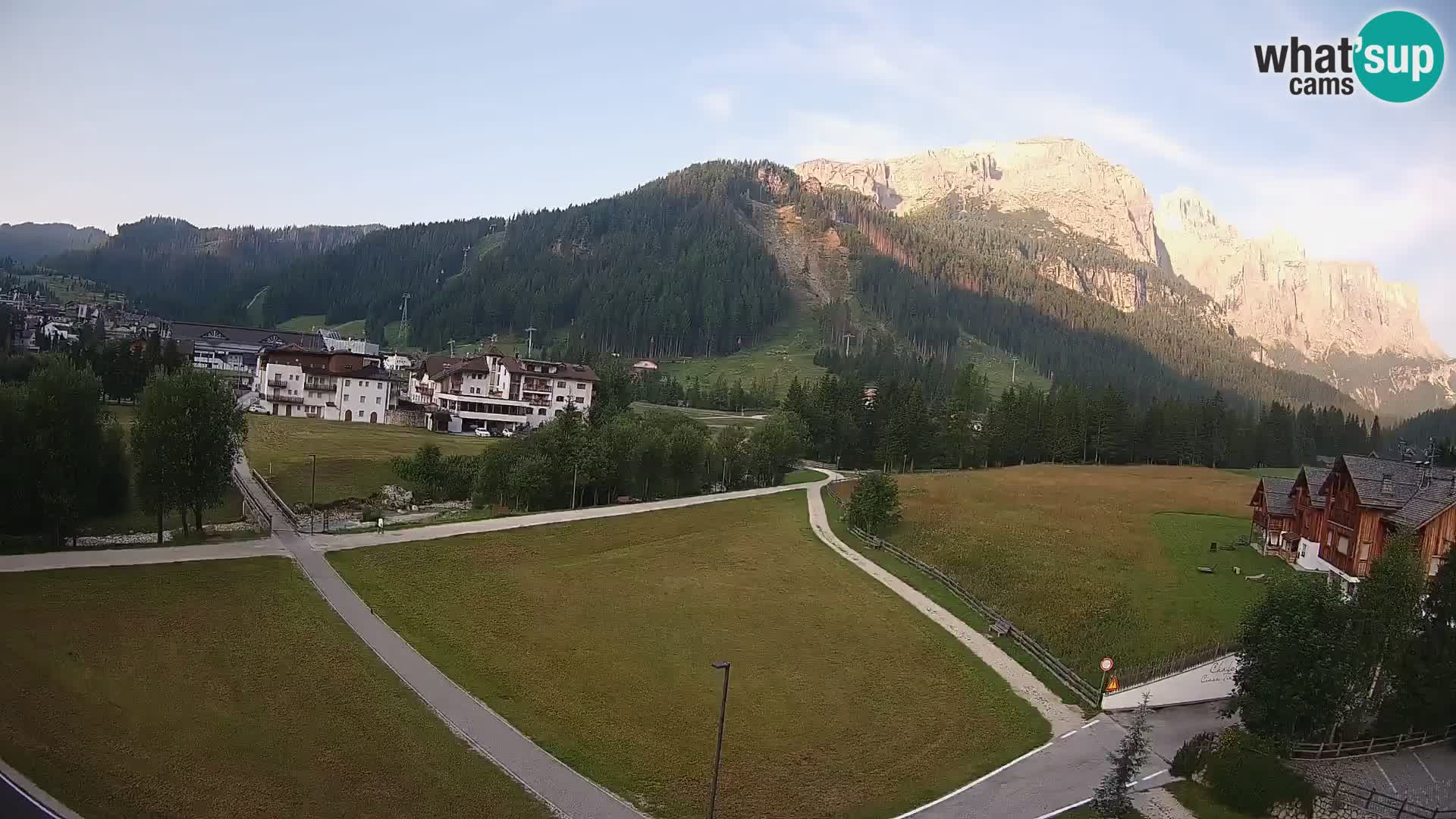 Kamera Corvara: Izjemen pogled na vrhove gorovja Sella v Dolomitih