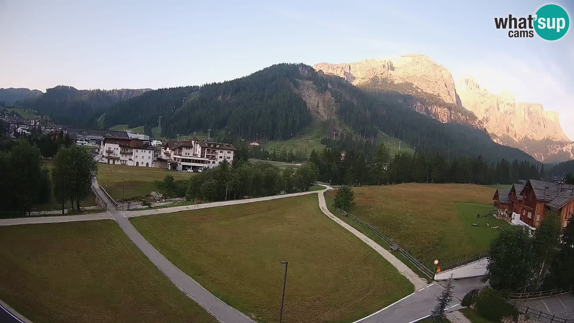 Kamera Corvara: Izjemen pogled na vrhove gorovja Sella v Dolomitih