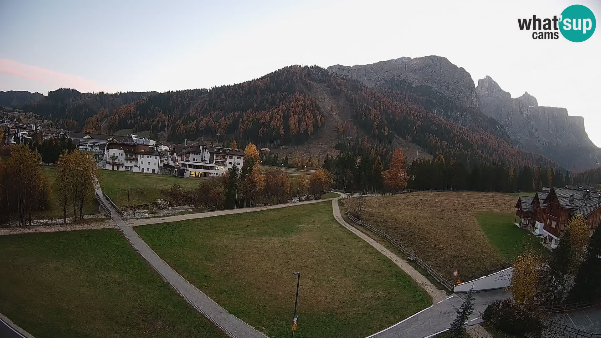 Kamera Corvara: Izjemen pogled na vrhove gorovja Sella v Dolomitih