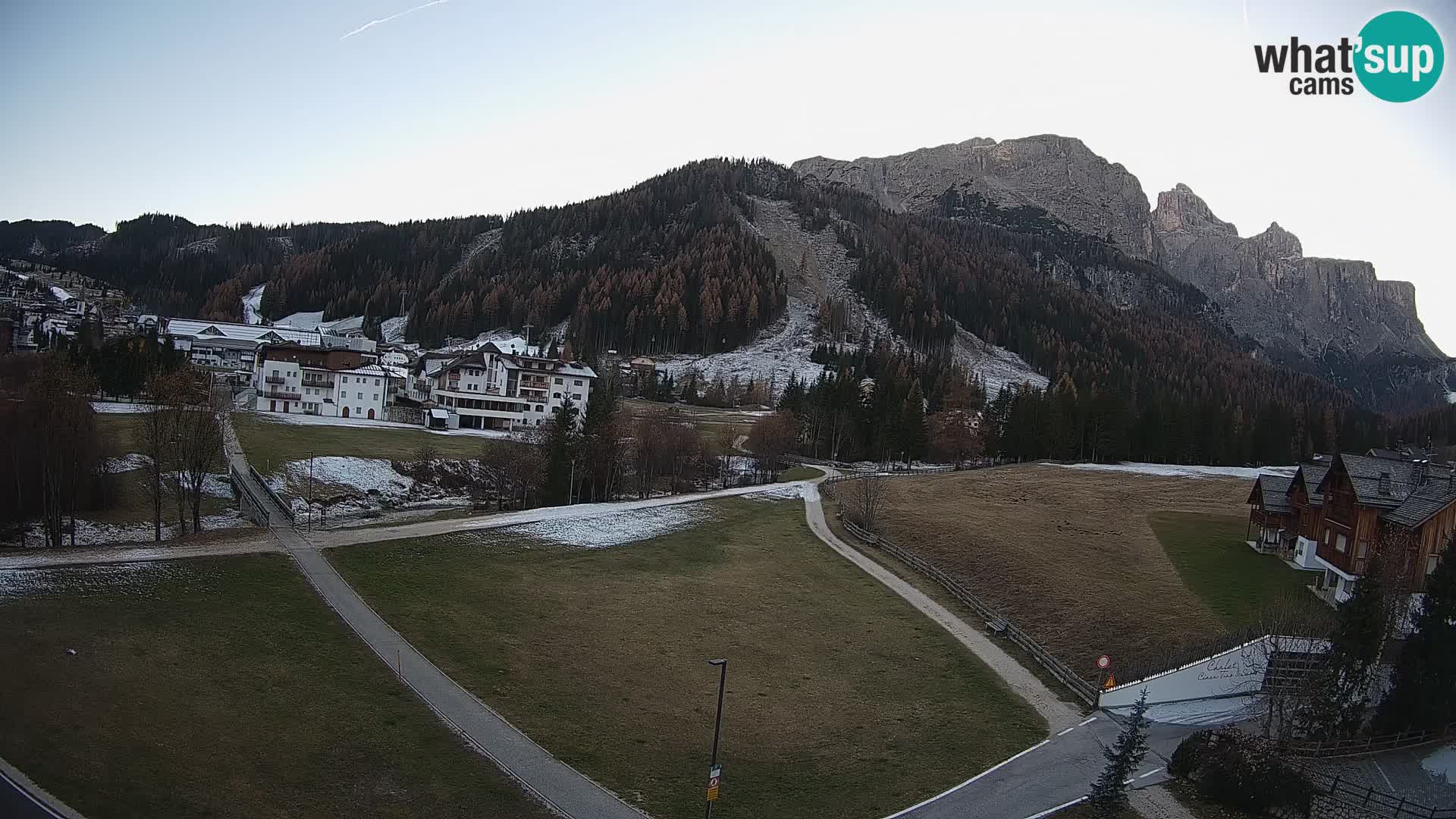 Kamera Corvara: Izjemen pogled na vrhove gorovja Sella v Dolomitih