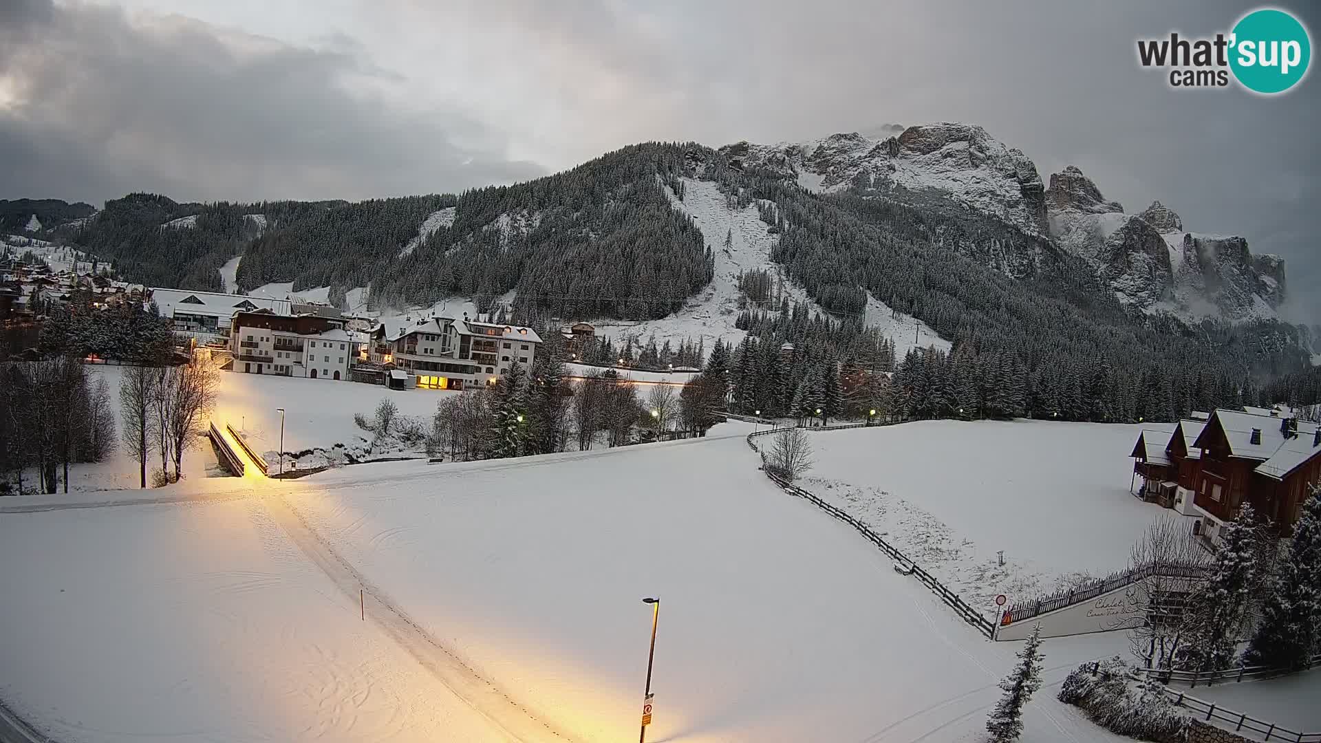 Kamera Corvara: Izjemen pogled na vrhove gorovja Sella v Dolomitih