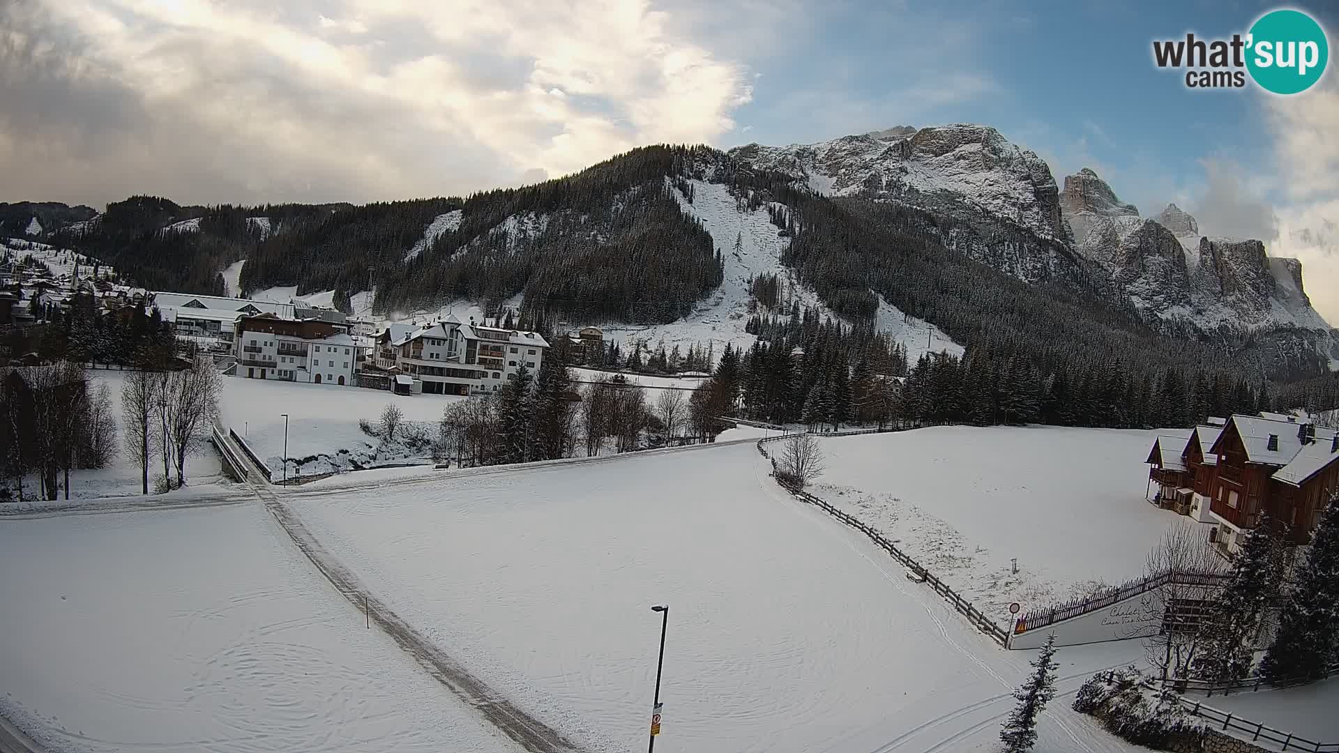 Kamera Corvara: Izjemen pogled na vrhove gorovja Sella v Dolomitih