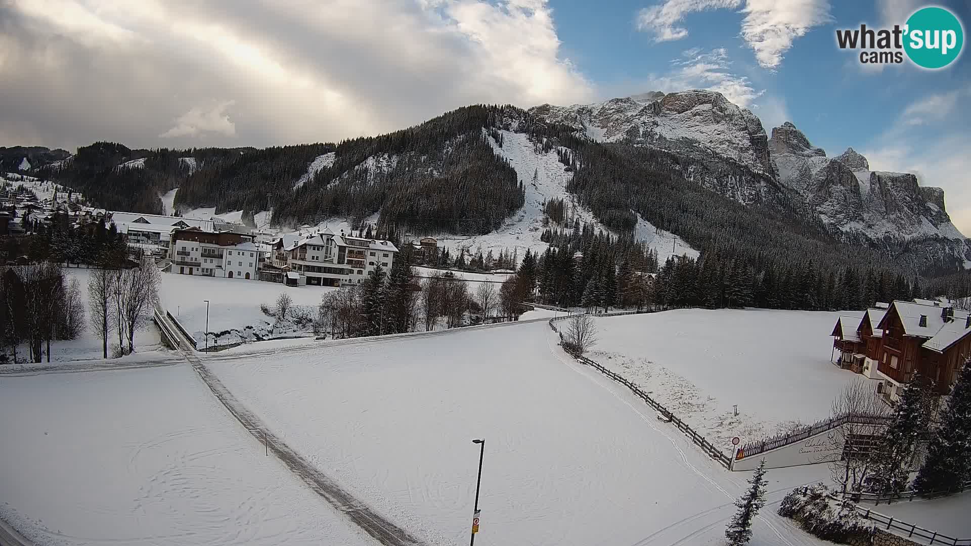 Kamera Corvara: Izjemen pogled na vrhove gorovja Sella v Dolomitih