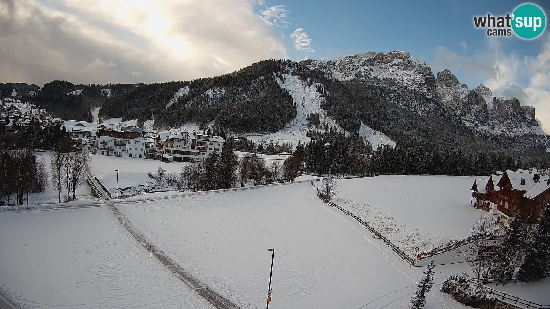 Kamera Corvara: Izjemen pogled na vrhove gorovja Sella v Dolomitih