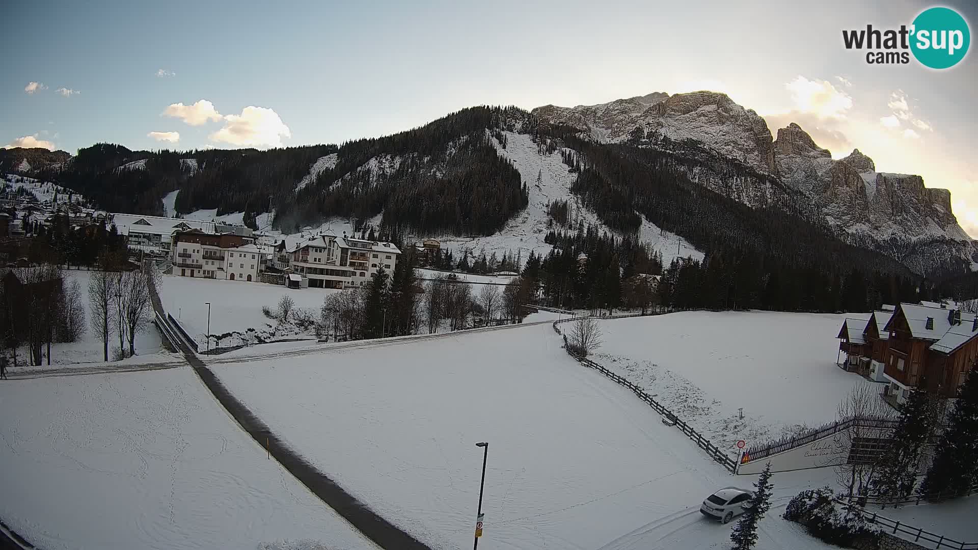 Kamera Corvara: Izjemen pogled na vrhove gorovja Sella v Dolomitih