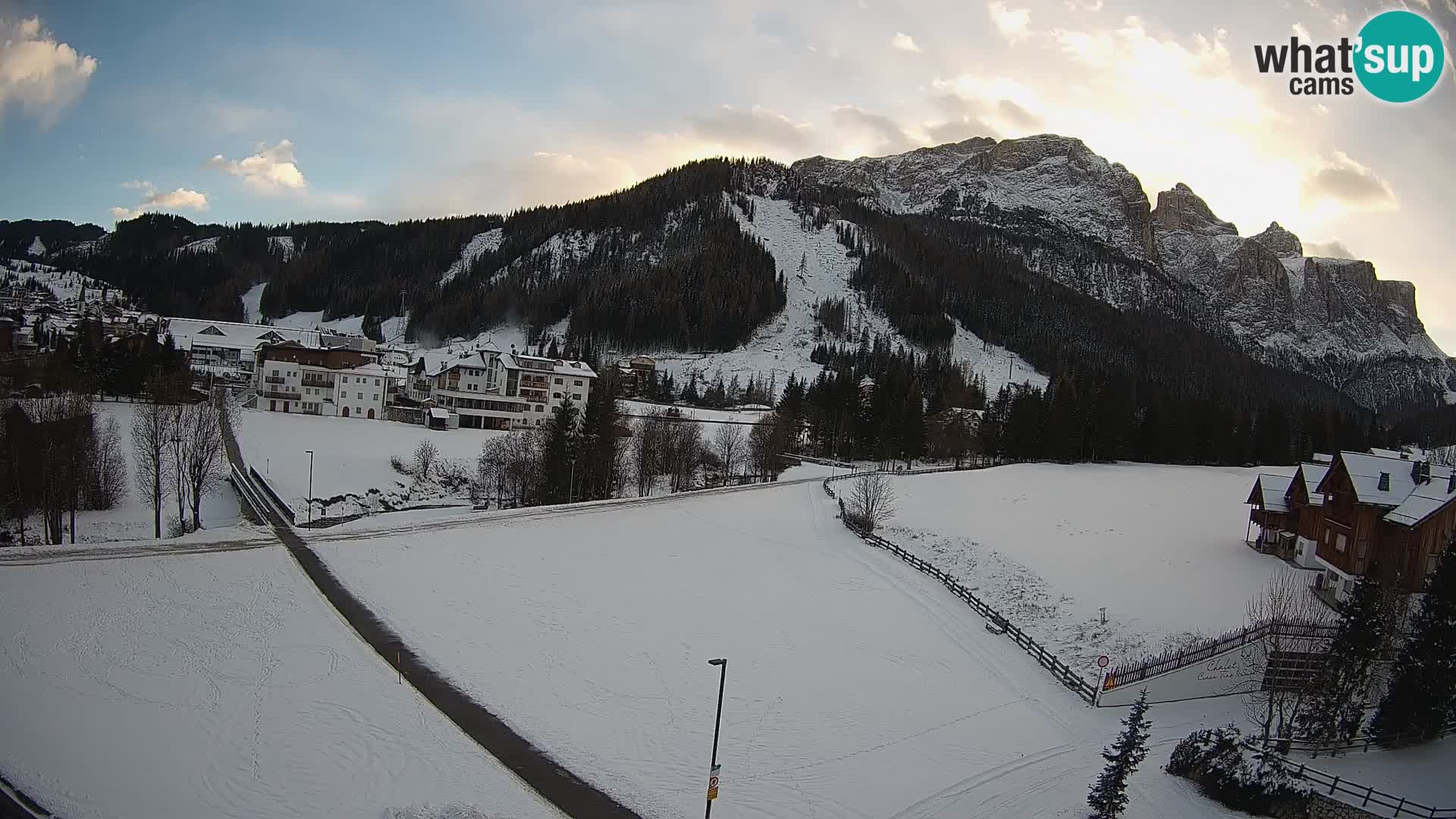 Kamera Corvara: Izjemen pogled na vrhove gorovja Sella v Dolomitih