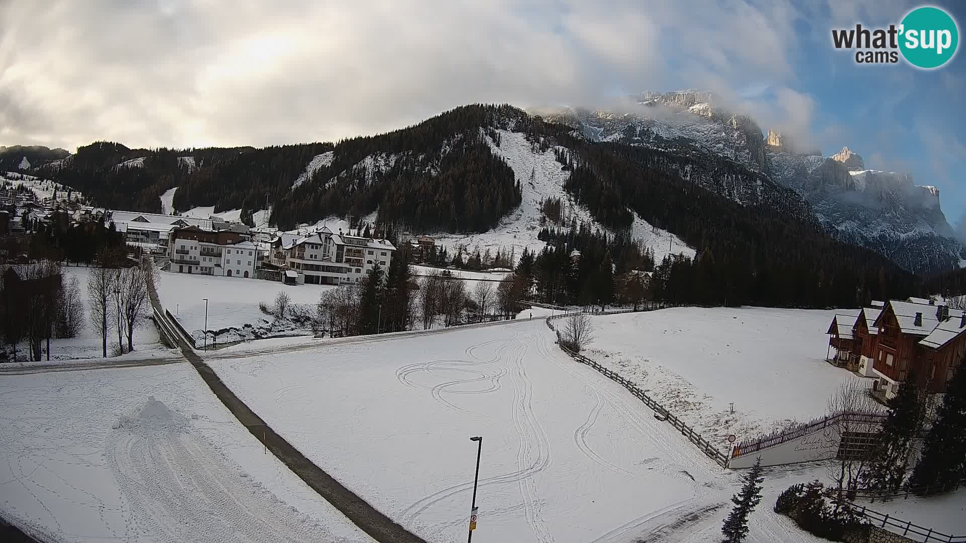 Kamera Corvara: Izjemen pogled na vrhove gorovja Sella v Dolomitih