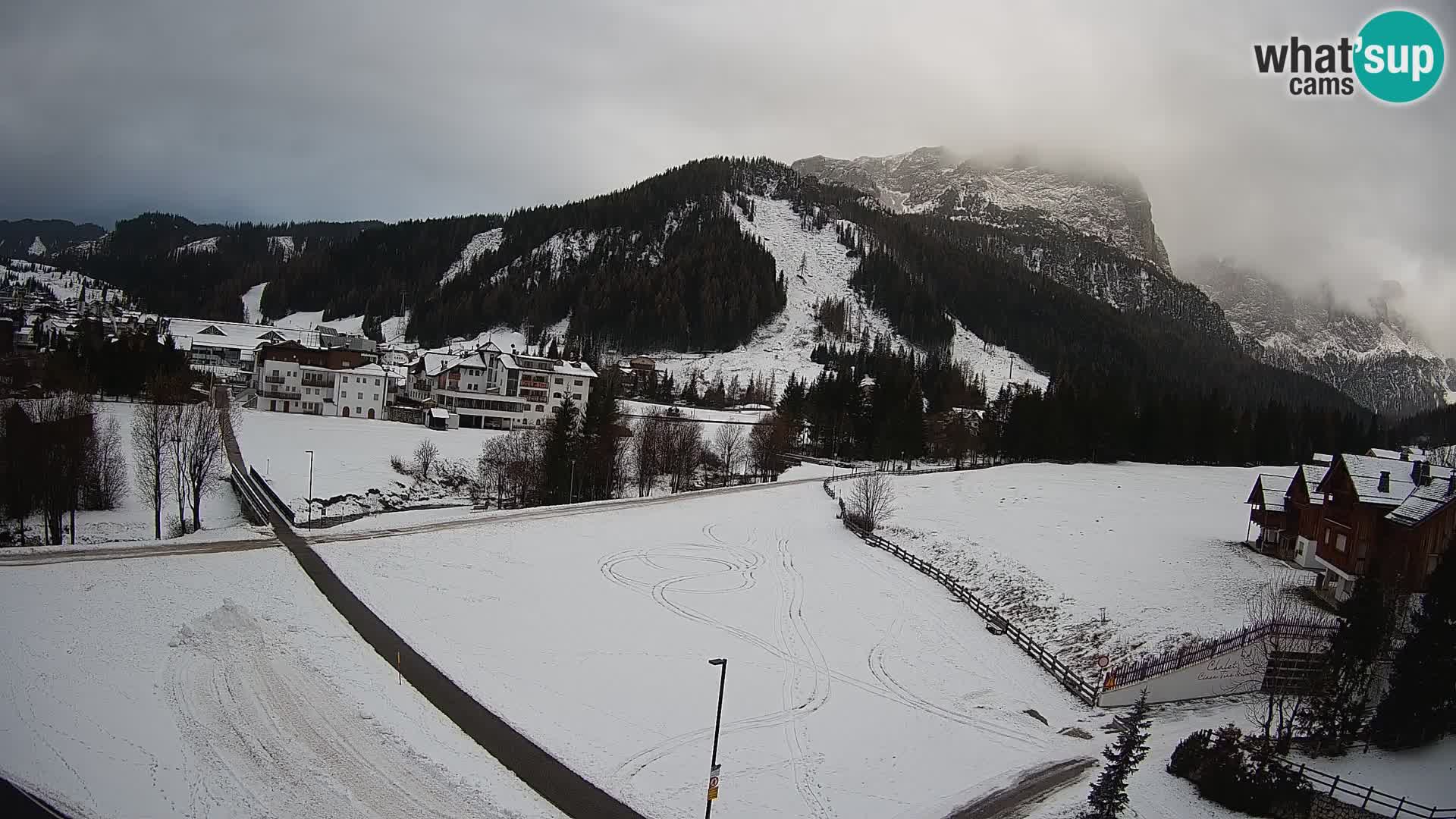 Kamera Corvara: Izjemen pogled na vrhove gorovja Sella v Dolomitih