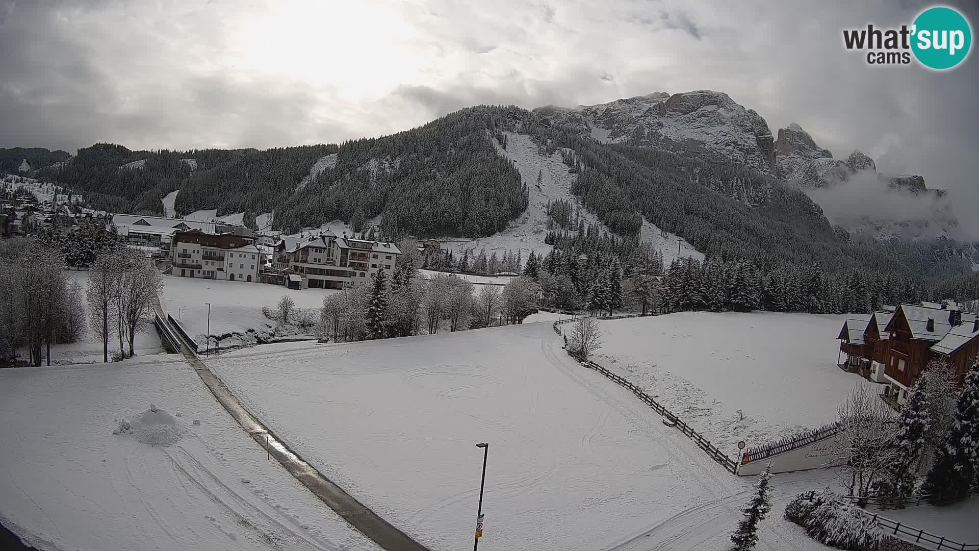 Kamera Corvara: Izjemen pogled na vrhove gorovja Sella v Dolomitih