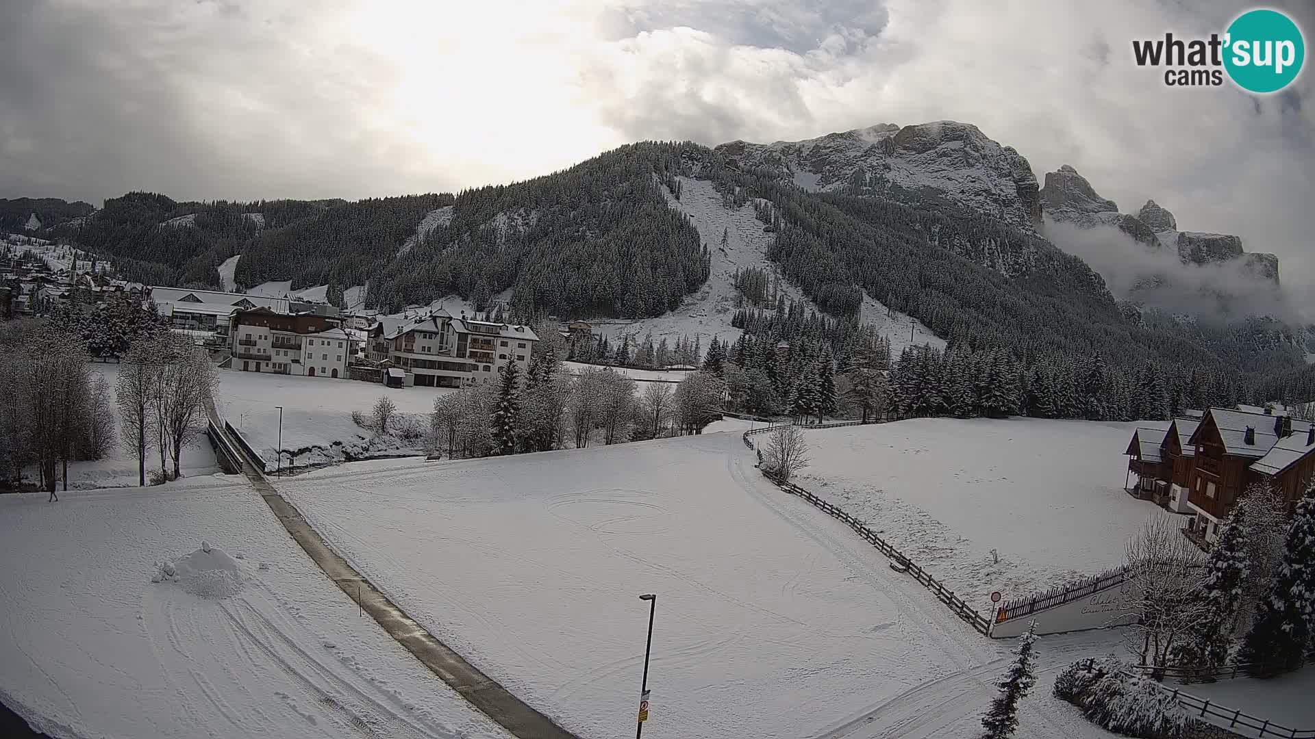 Kamera Corvara: Izjemen pogled na vrhove gorovja Sella v Dolomitih