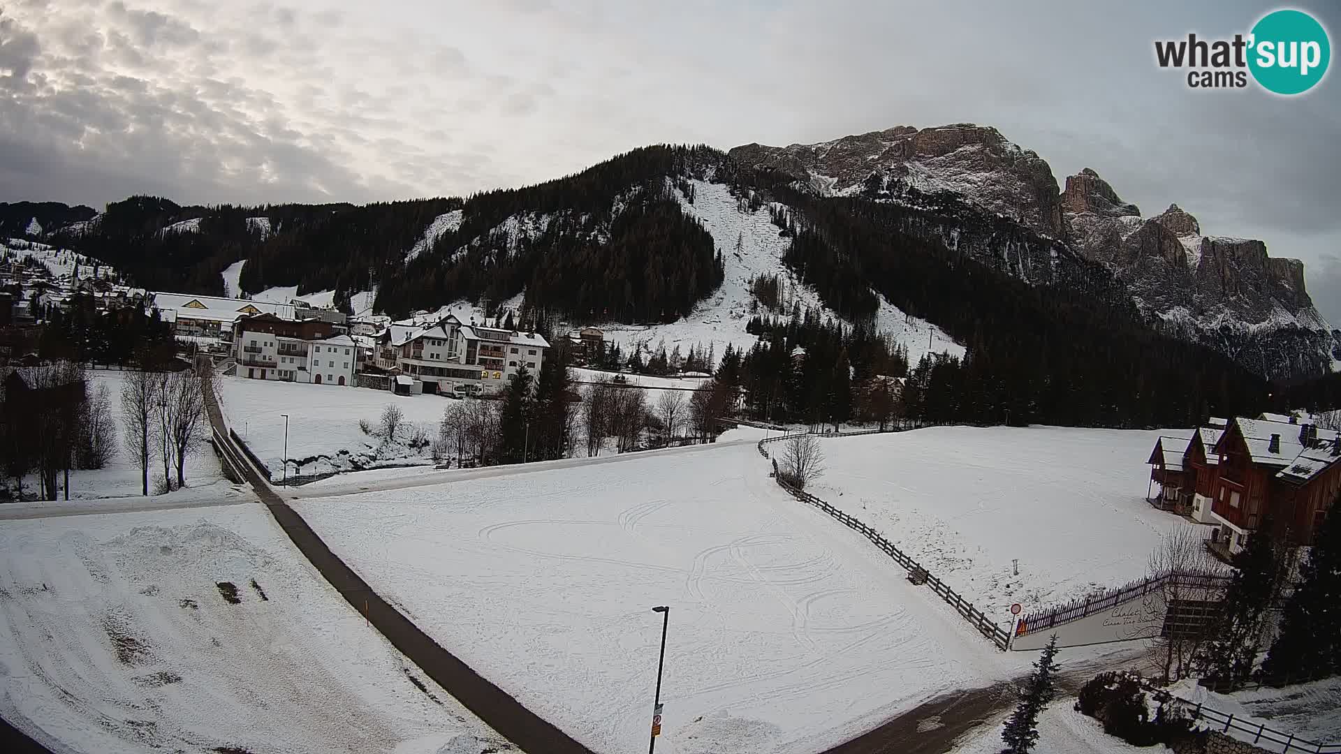 Kamera Corvara: Izjemen pogled na vrhove gorovja Sella v Dolomitih