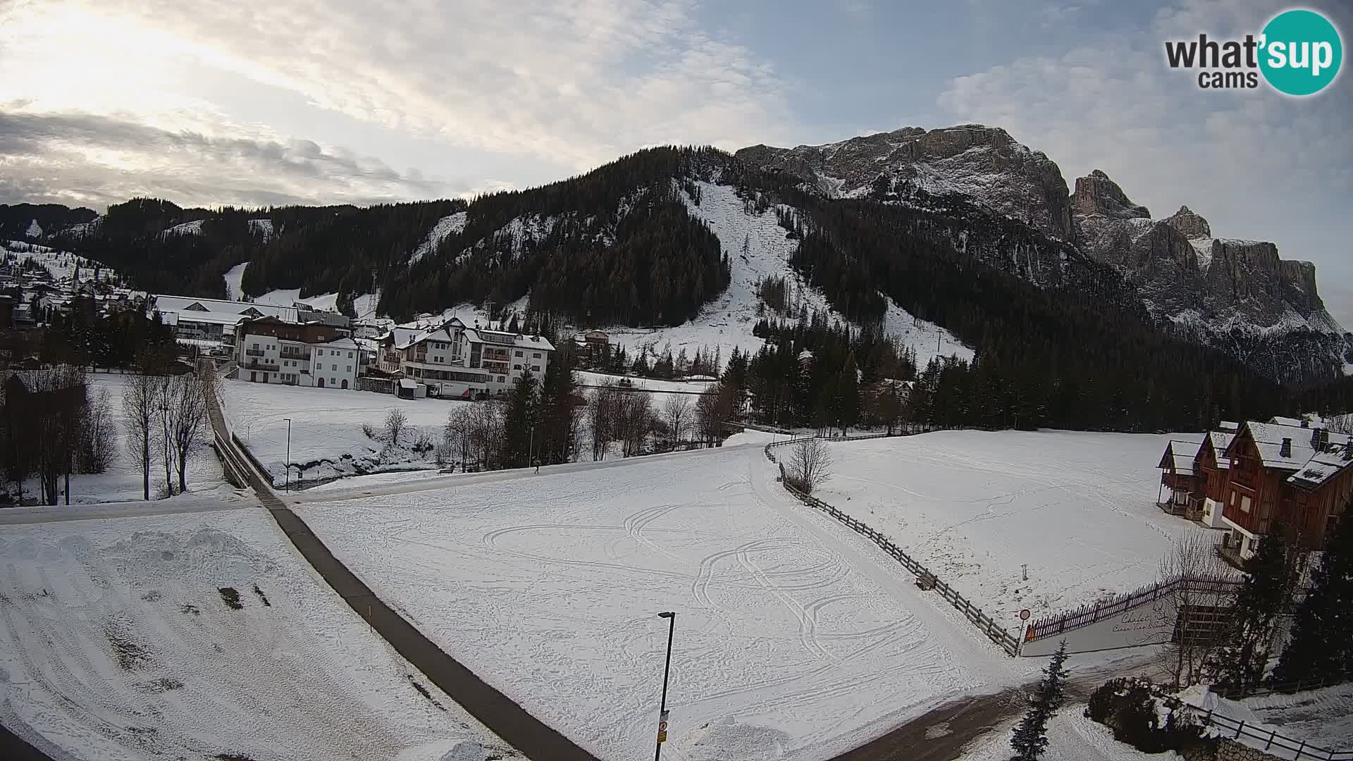 Kamera Corvara: Izjemen pogled na vrhove gorovja Sella v Dolomitih