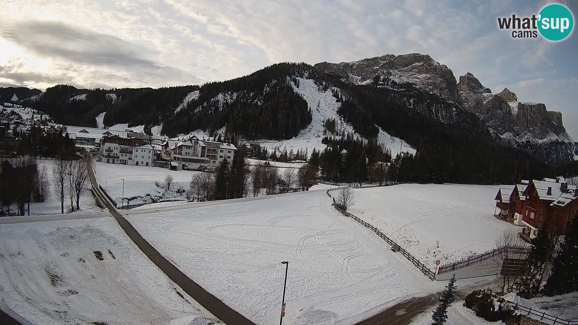 Kamera Corvara: Izjemen pogled na vrhove gorovja Sella v Dolomitih