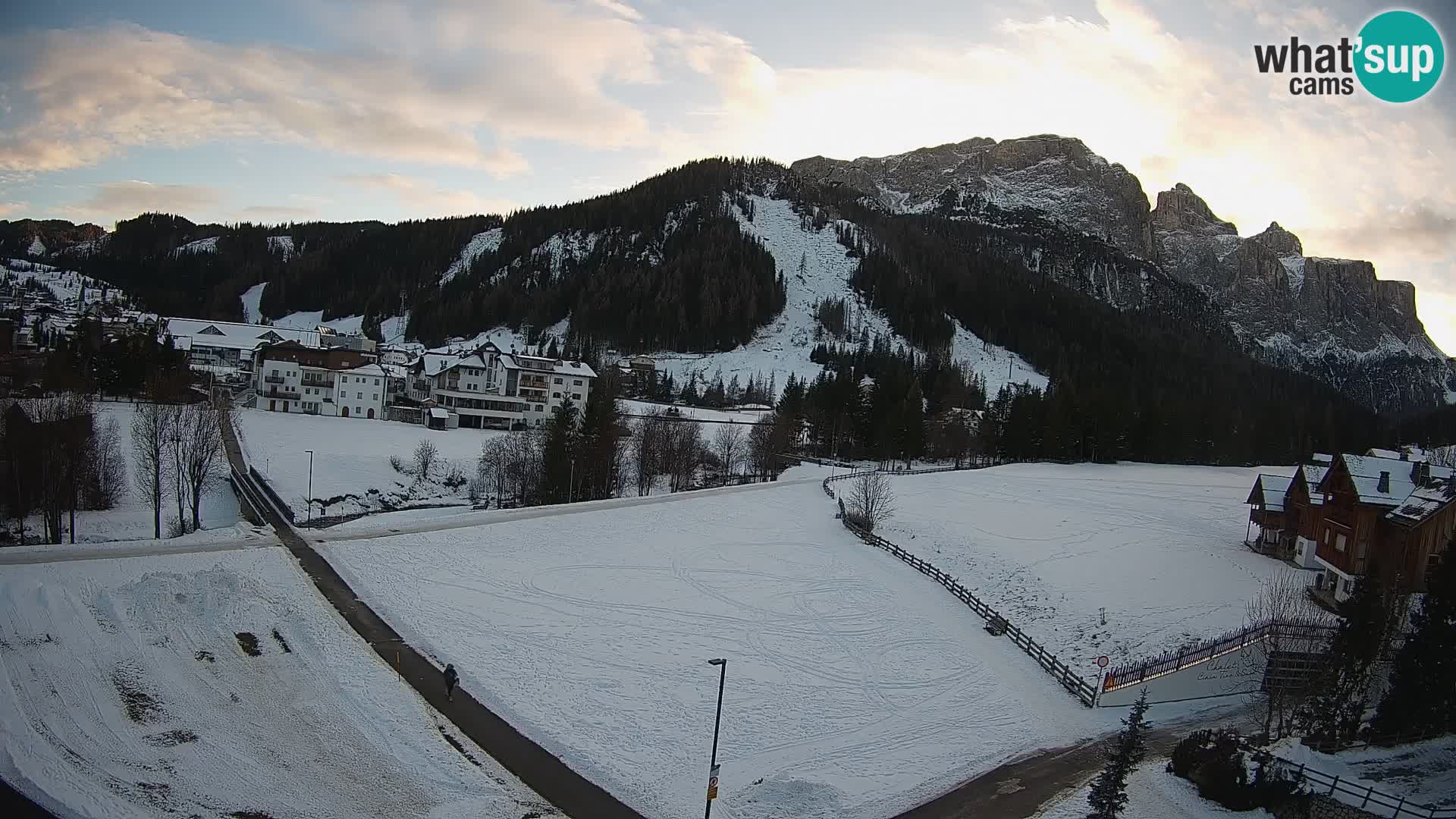 Kamera Corvara: Izjemen pogled na vrhove gorovja Sella v Dolomitih