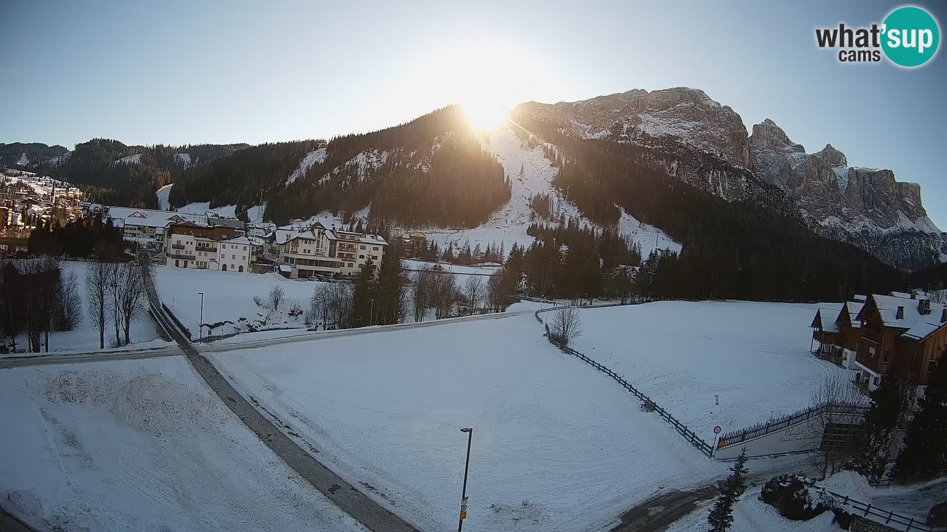 Kamera Corvara: Izjemen pogled na vrhove gorovja Sella v Dolomitih