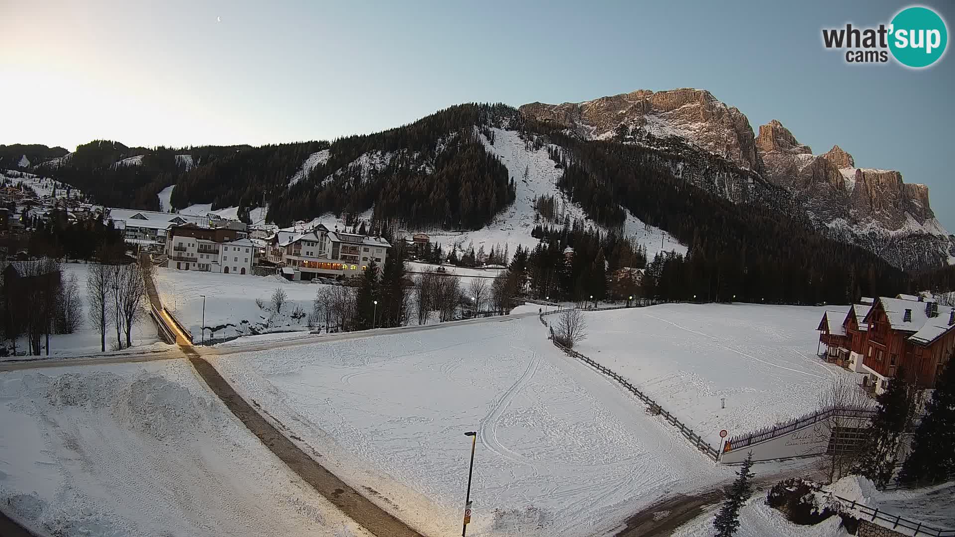 Kamera Corvara: Izjemen pogled na vrhove gorovja Sella v Dolomitih