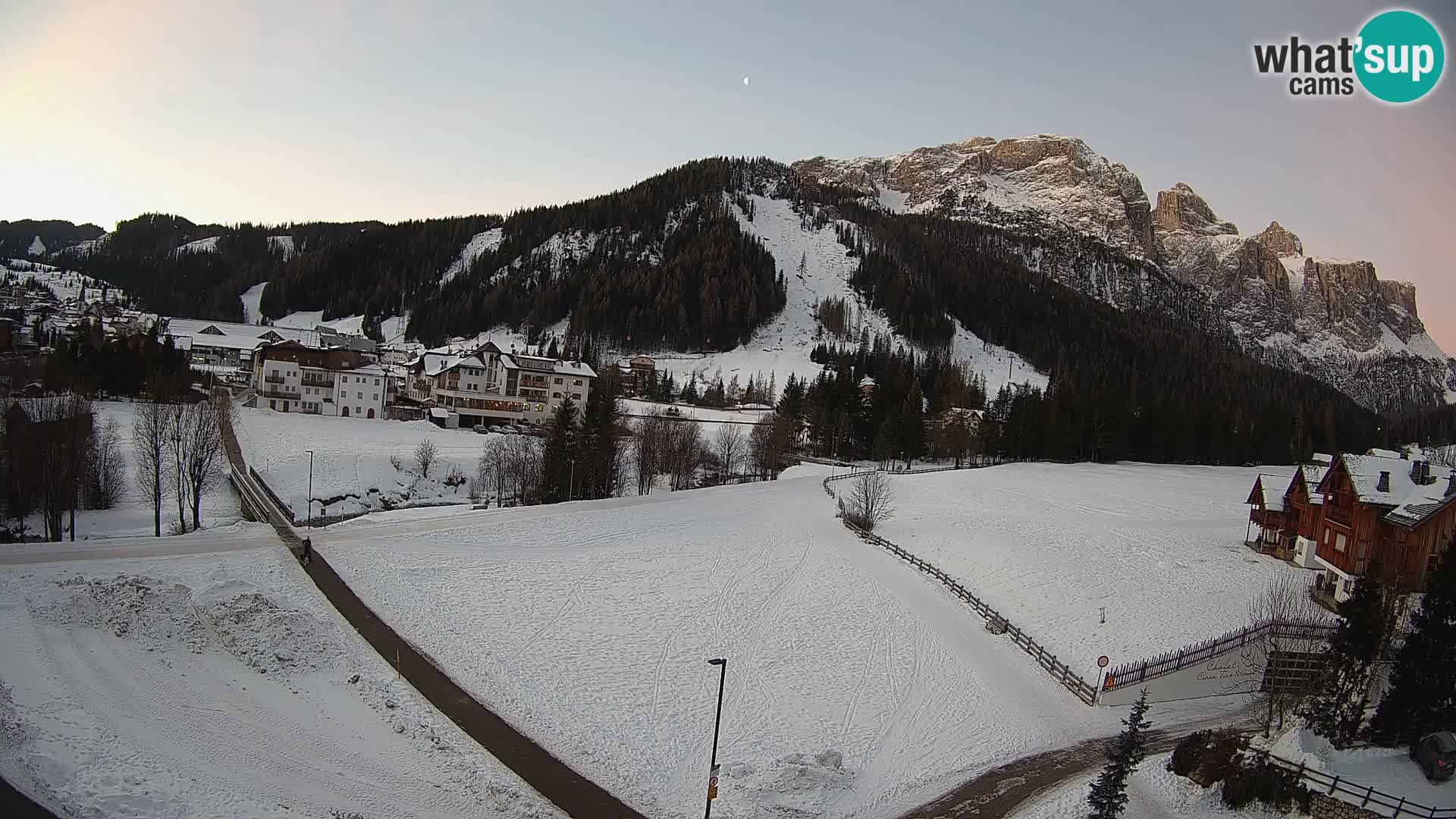 Kamera Corvara: Izjemen pogled na vrhove gorovja Sella v Dolomitih