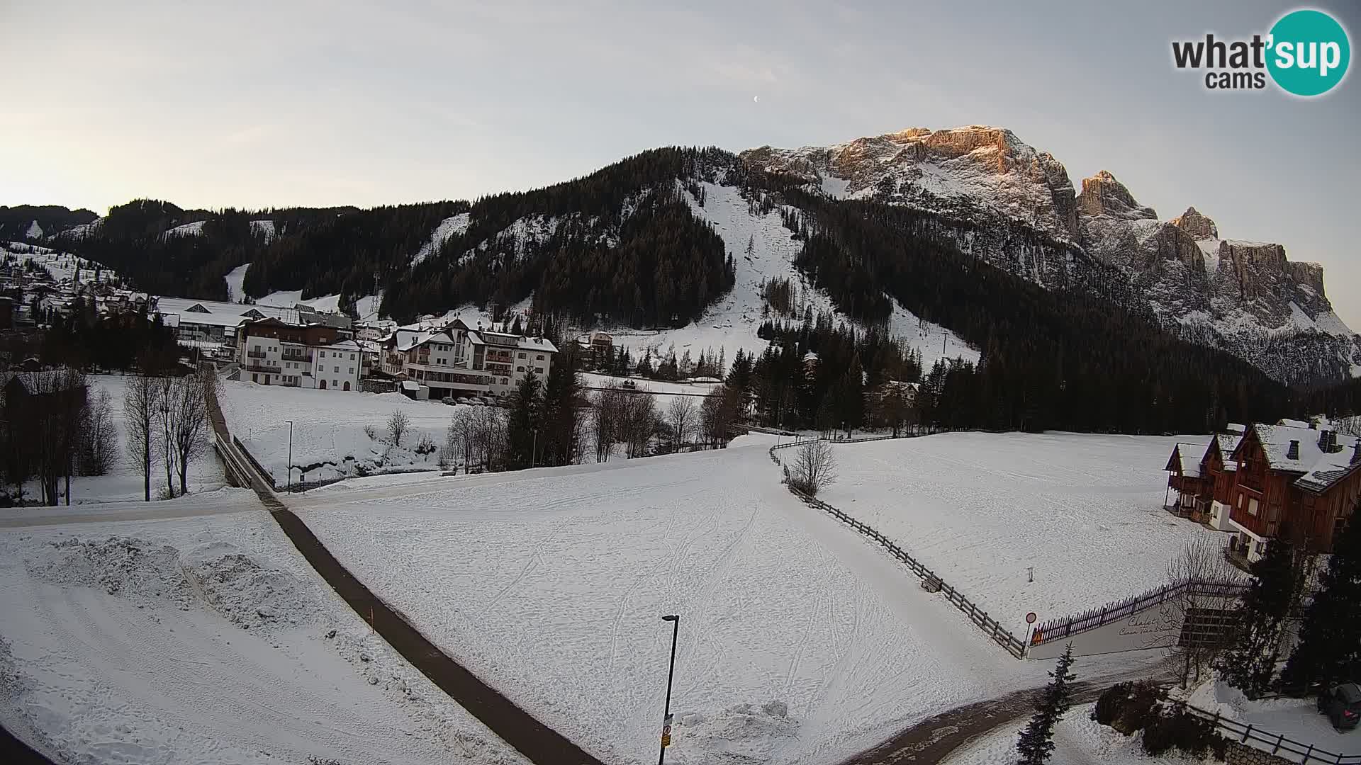 Kamera Corvara: Izjemen pogled na vrhove gorovja Sella v Dolomitih