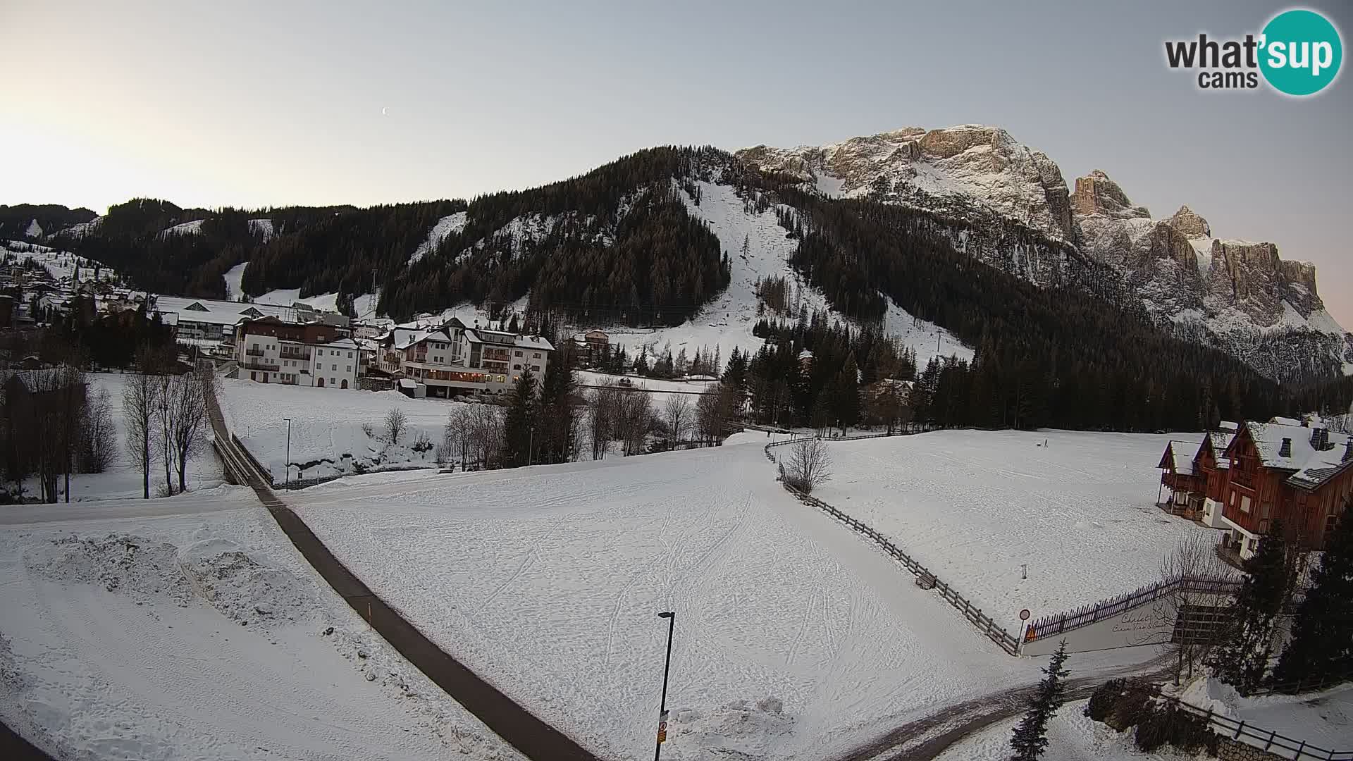 Kamera Corvara: Izjemen pogled na vrhove gorovja Sella v Dolomitih