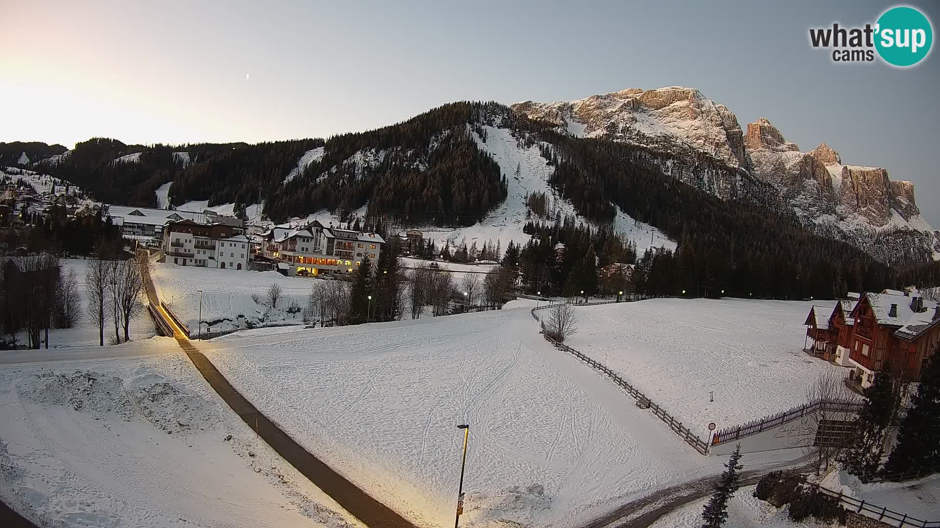 Kamera Corvara: Izjemen pogled na vrhove gorovja Sella v Dolomitih