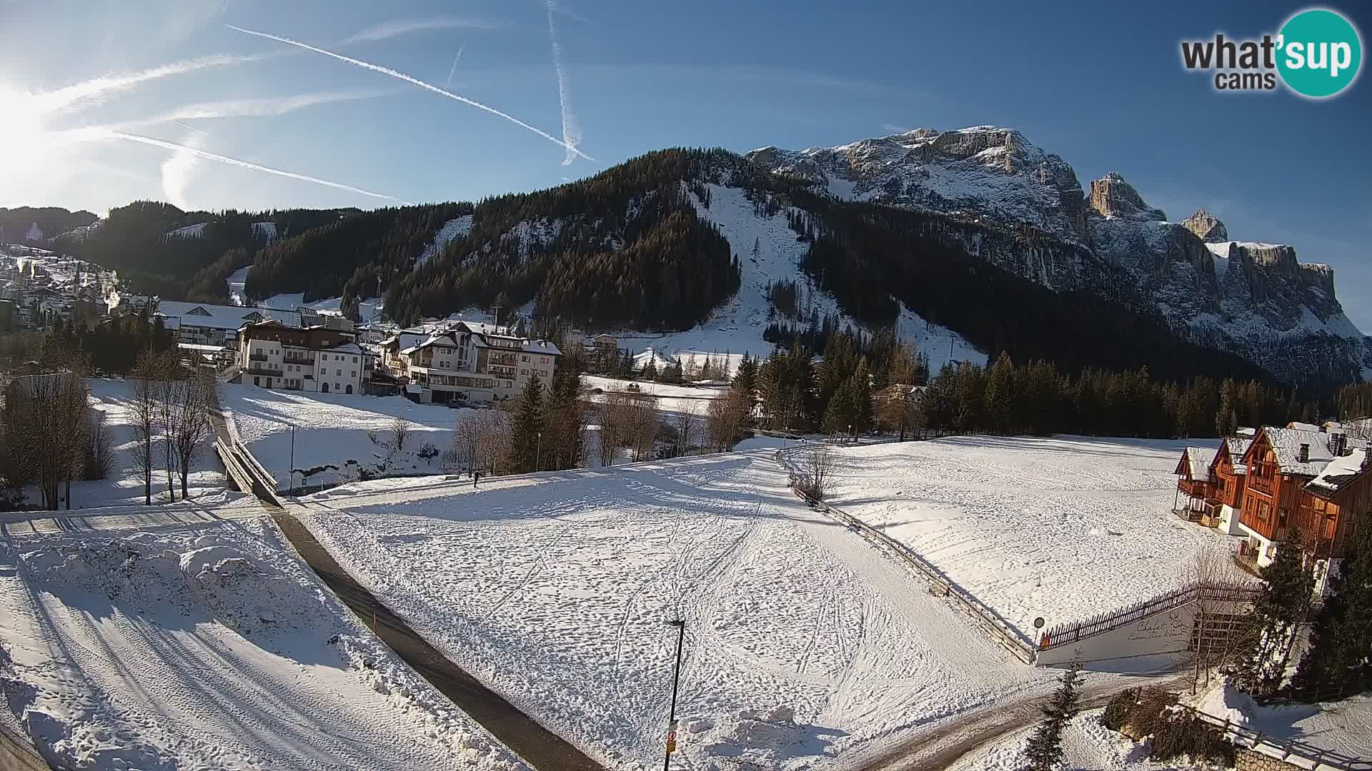 Kamera Corvara: Izjemen pogled na vrhove gorovja Sella v Dolomitih