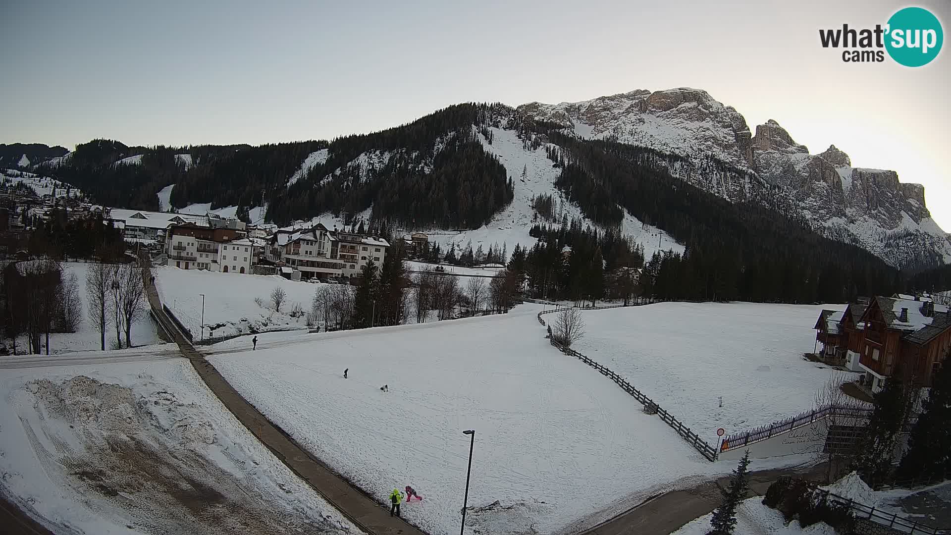 Kamera Corvara: Izjemen pogled na vrhove gorovja Sella v Dolomitih