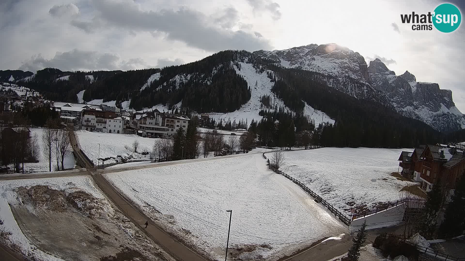 Kamera Corvara: Izjemen pogled na vrhove gorovja Sella v Dolomitih