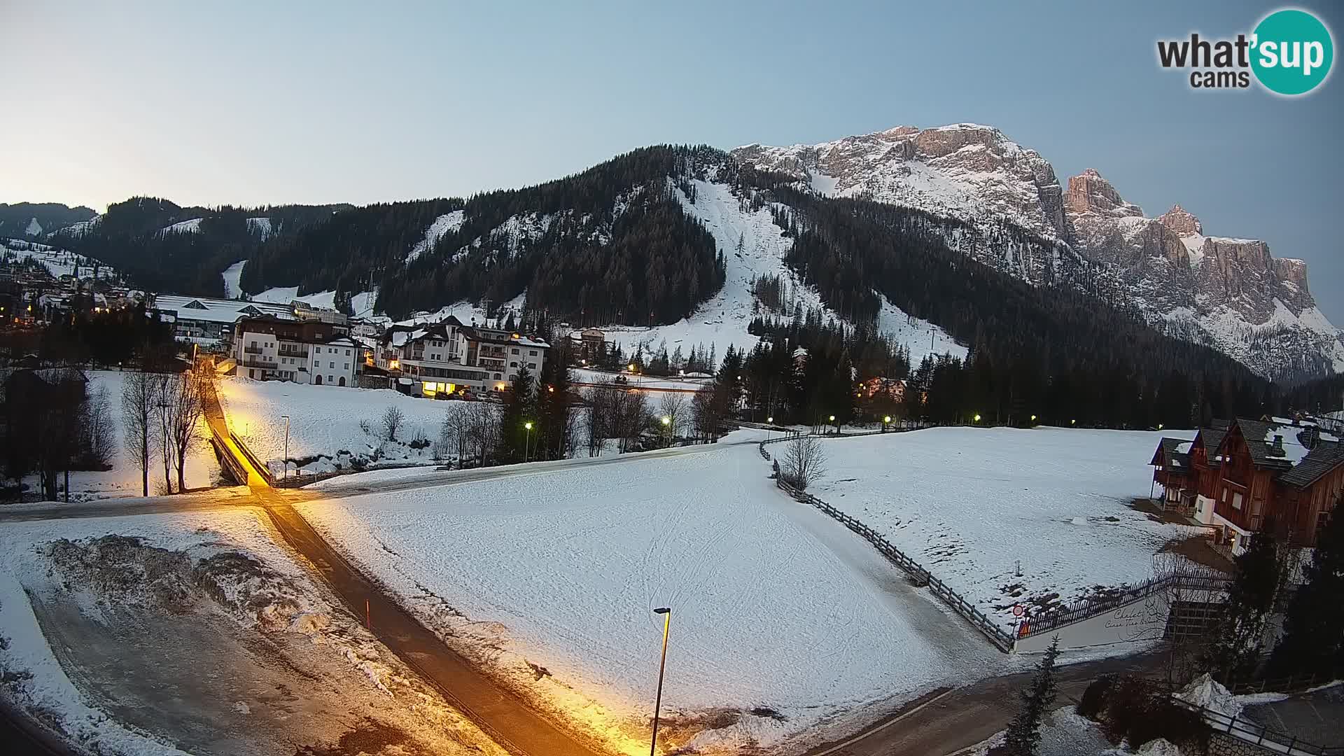 Kamera Corvara: Izjemen pogled na vrhove gorovja Sella v Dolomitih