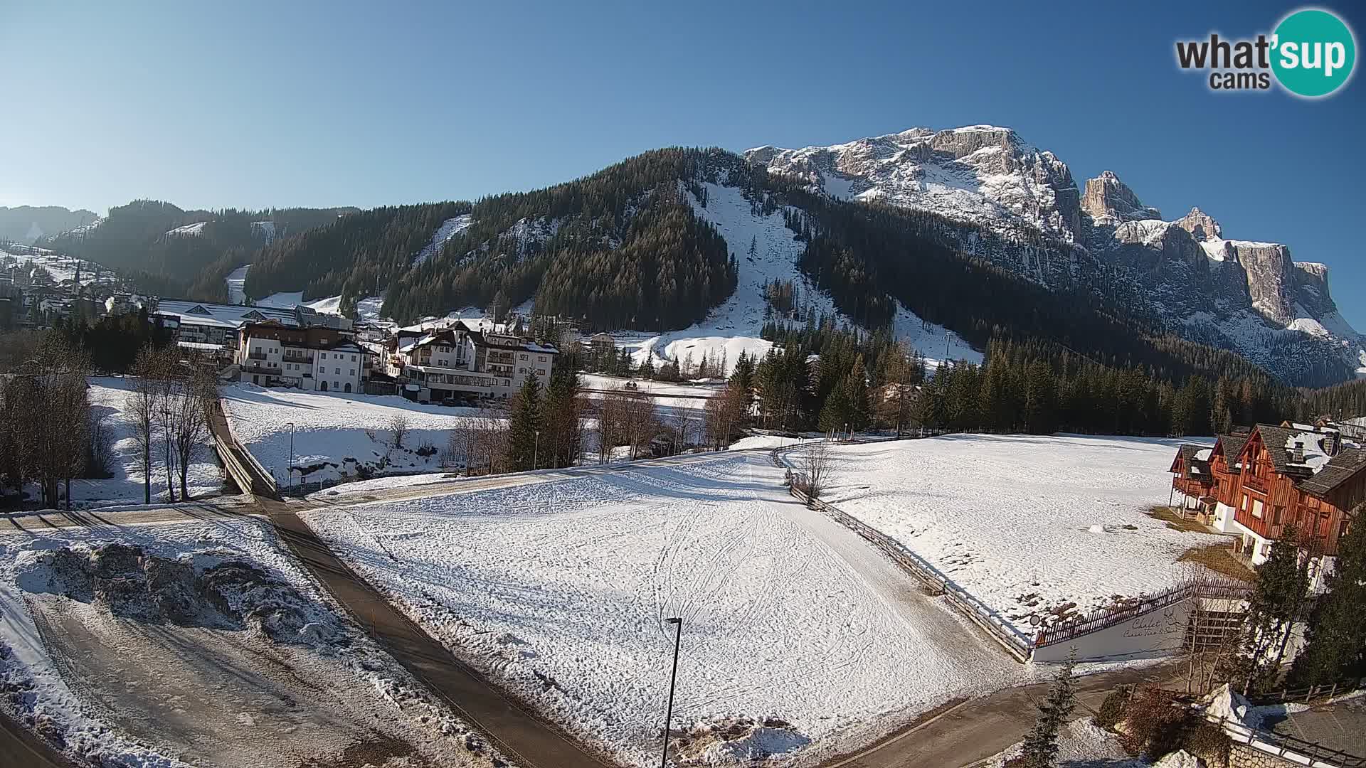 Kamera Corvara: Izjemen pogled na vrhove gorovja Sella v Dolomitih