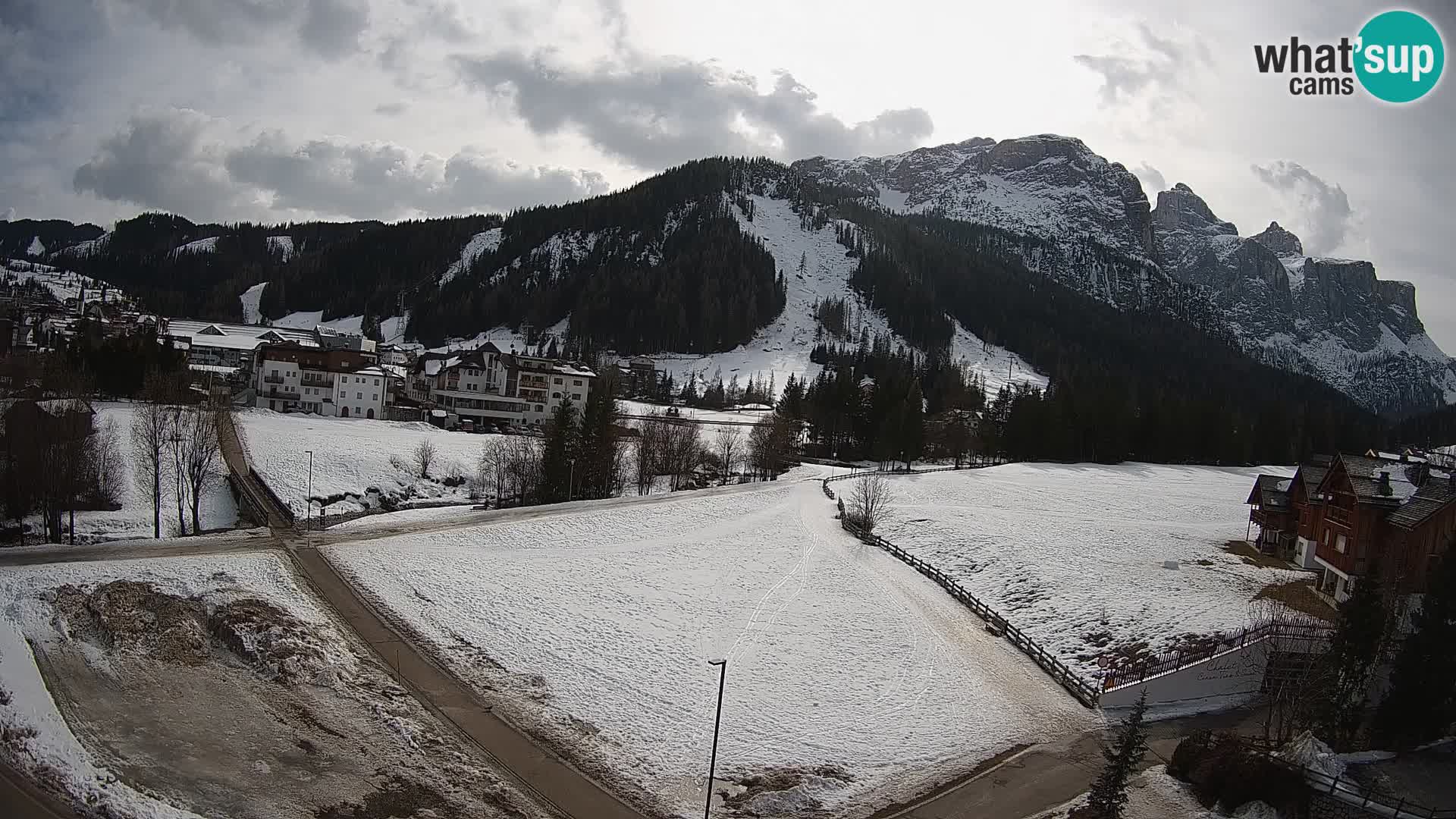 Kamera Corvara: Izjemen pogled na vrhove gorovja Sella v Dolomitih